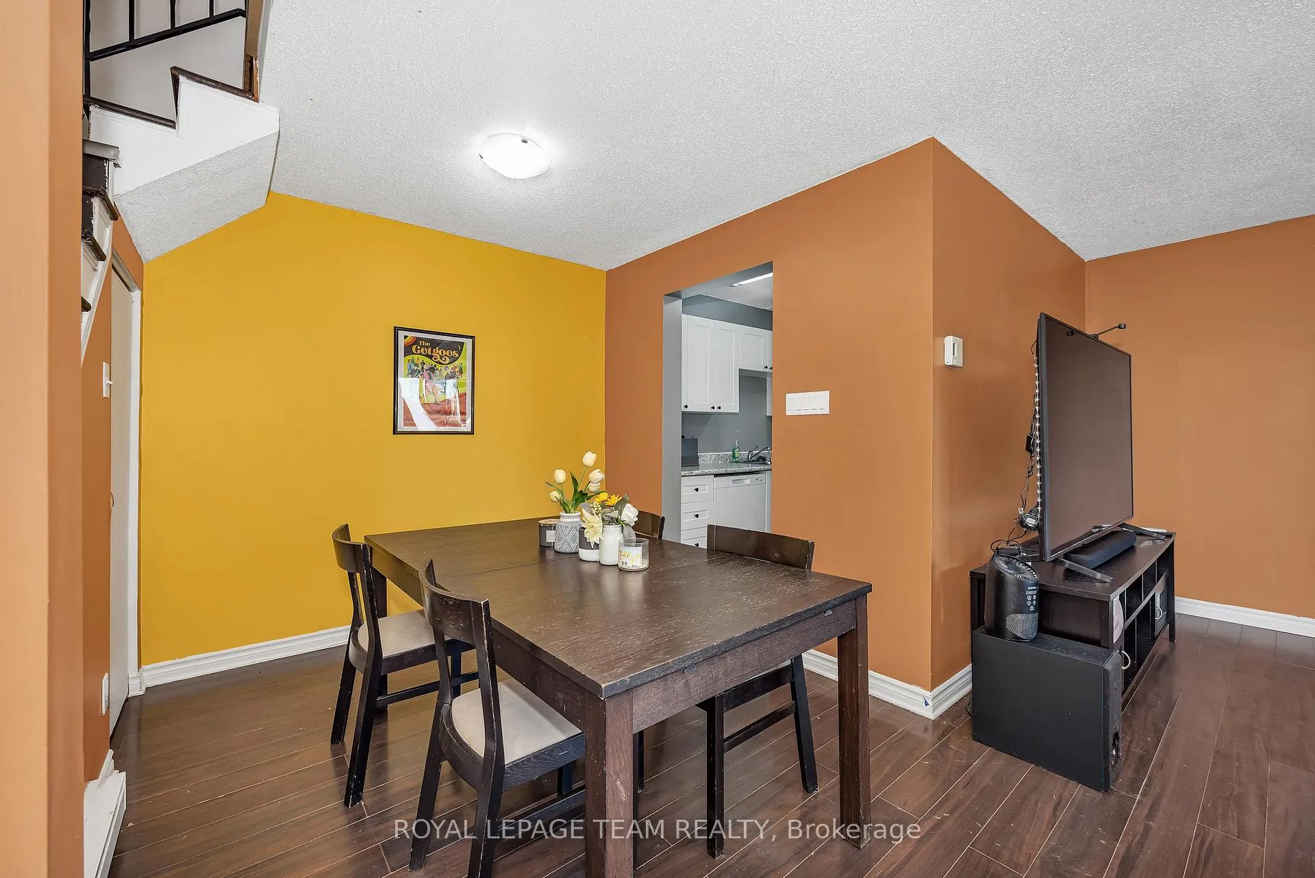 Photo 5 of 23A Woodvale Green, Ottawa, Craig Henry/Woodvale — HOMEH