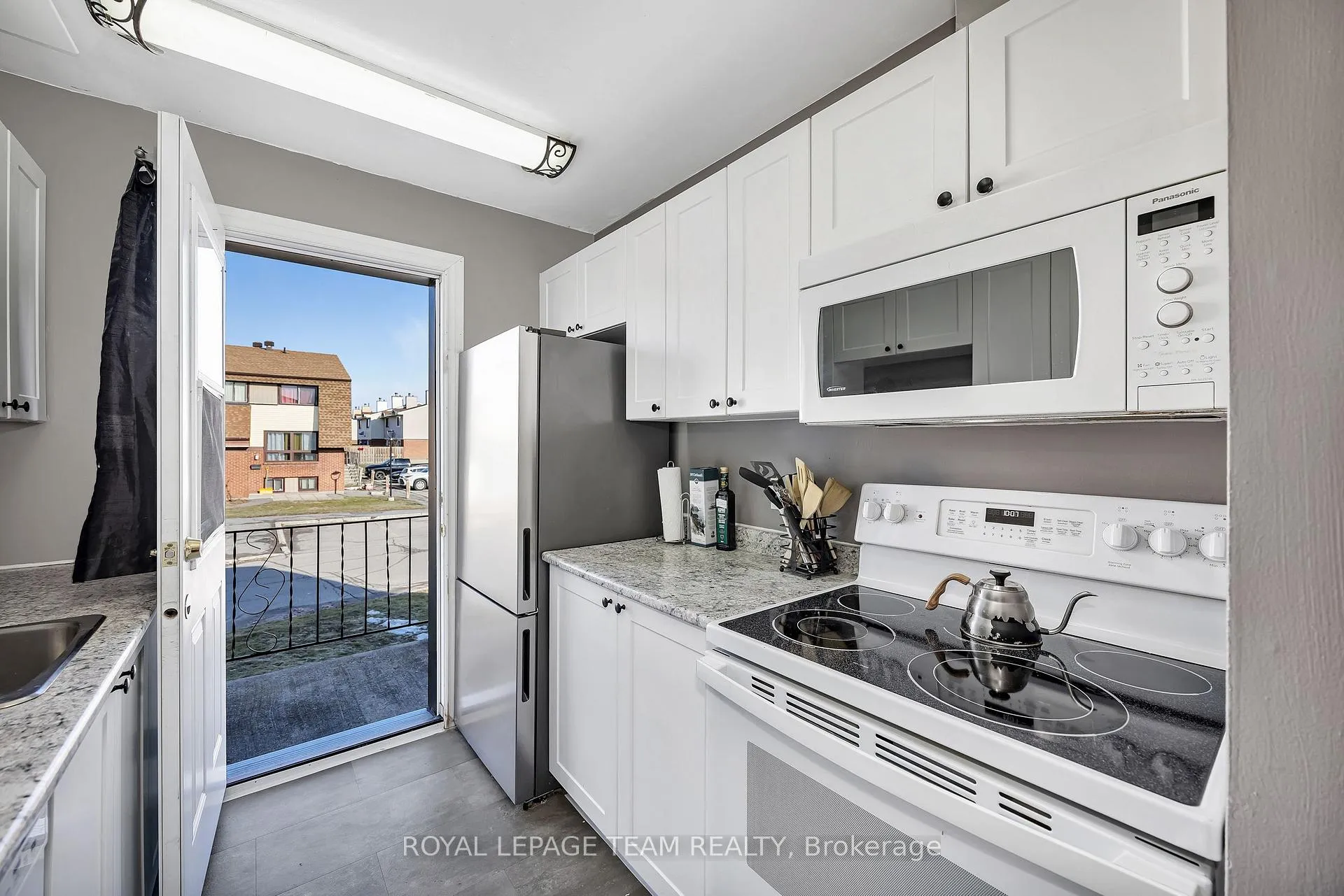 Photo 7 of 23A Woodvale Green, Ottawa, Craig Henry/Woodvale — HOMEH