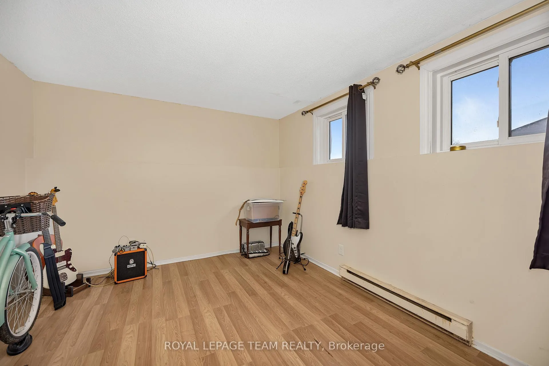 Photo 17 of 23A Woodvale Green, Ottawa, Craig Henry/Woodvale — HOMEH