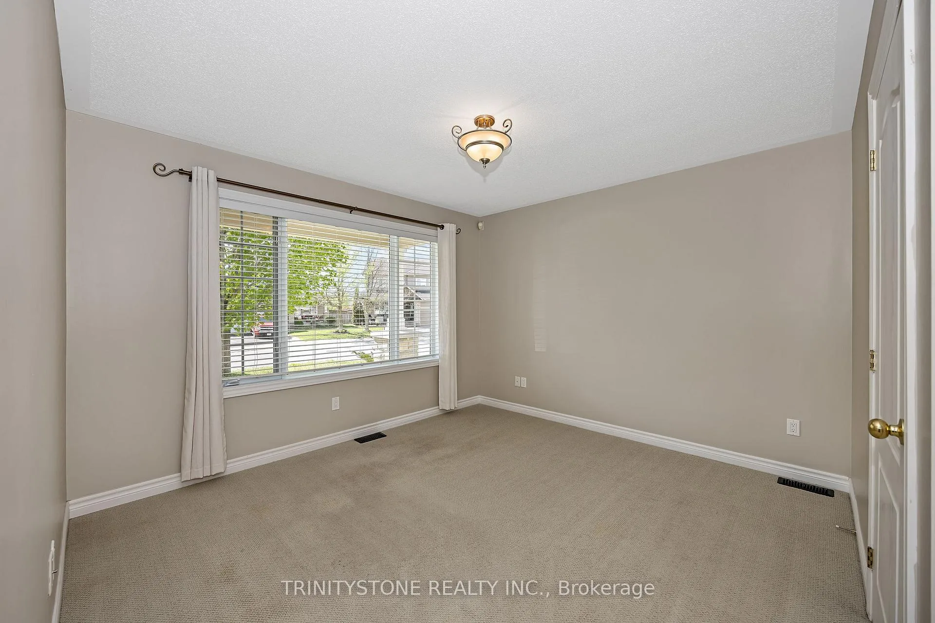 Photo 6 of 90 Sinclair Avenue, Carleton Place — HOMEH