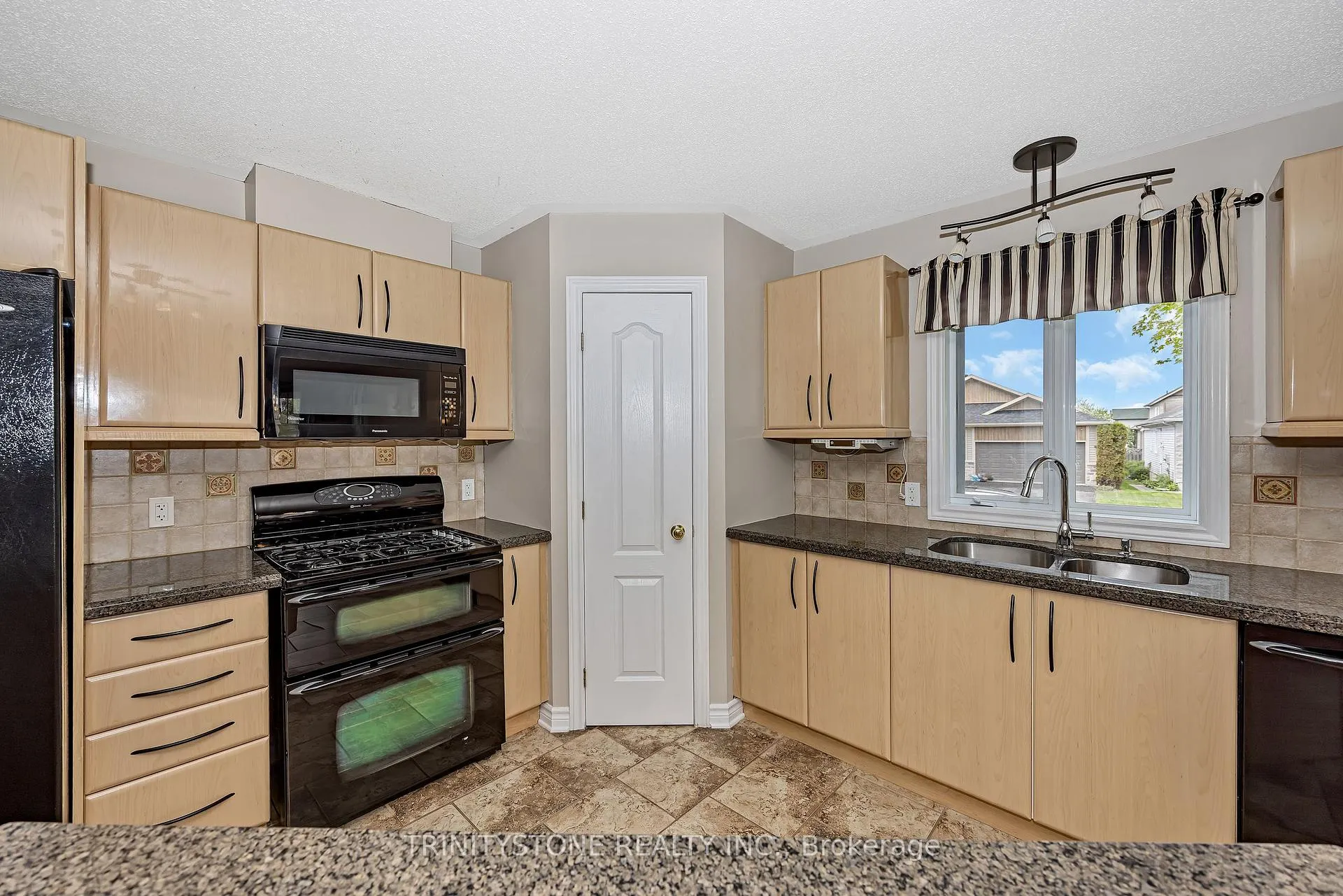 Photo 11 of 90 Sinclair Avenue, Carleton Place — HOMEH