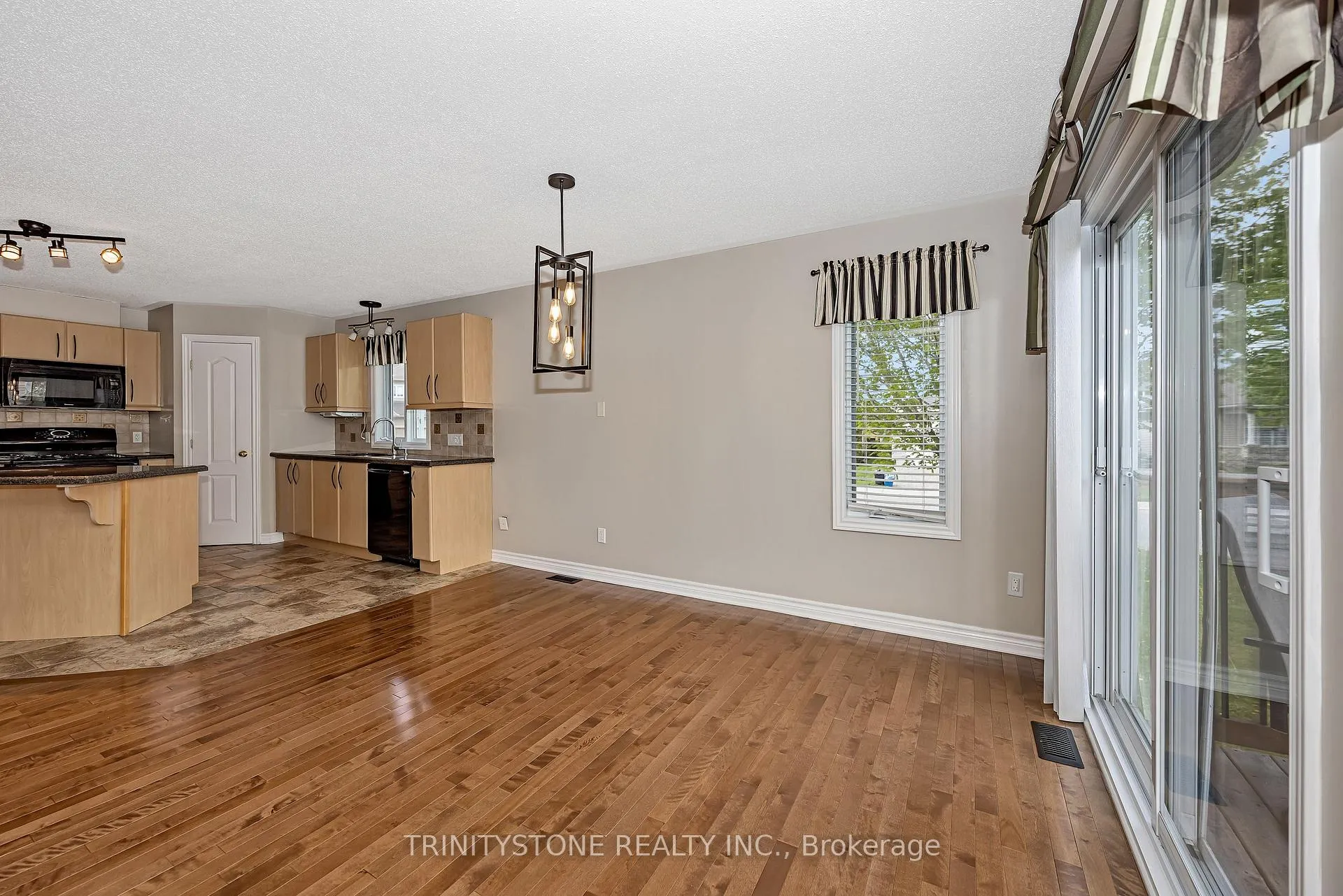 Photo 21 of 90 Sinclair Avenue, Carleton Place — HOMEH