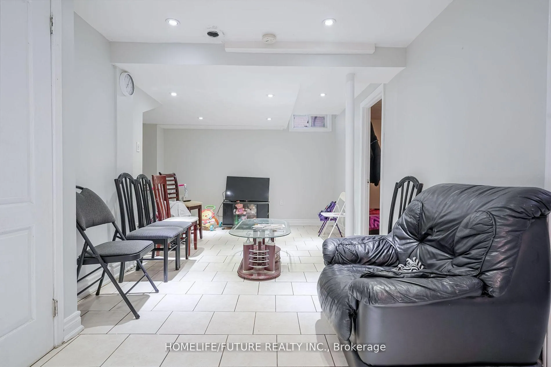 Photo 5 of Unit Bsmt, 47 Carisbrooke Square, Scarborough, Malvern — HOMEH