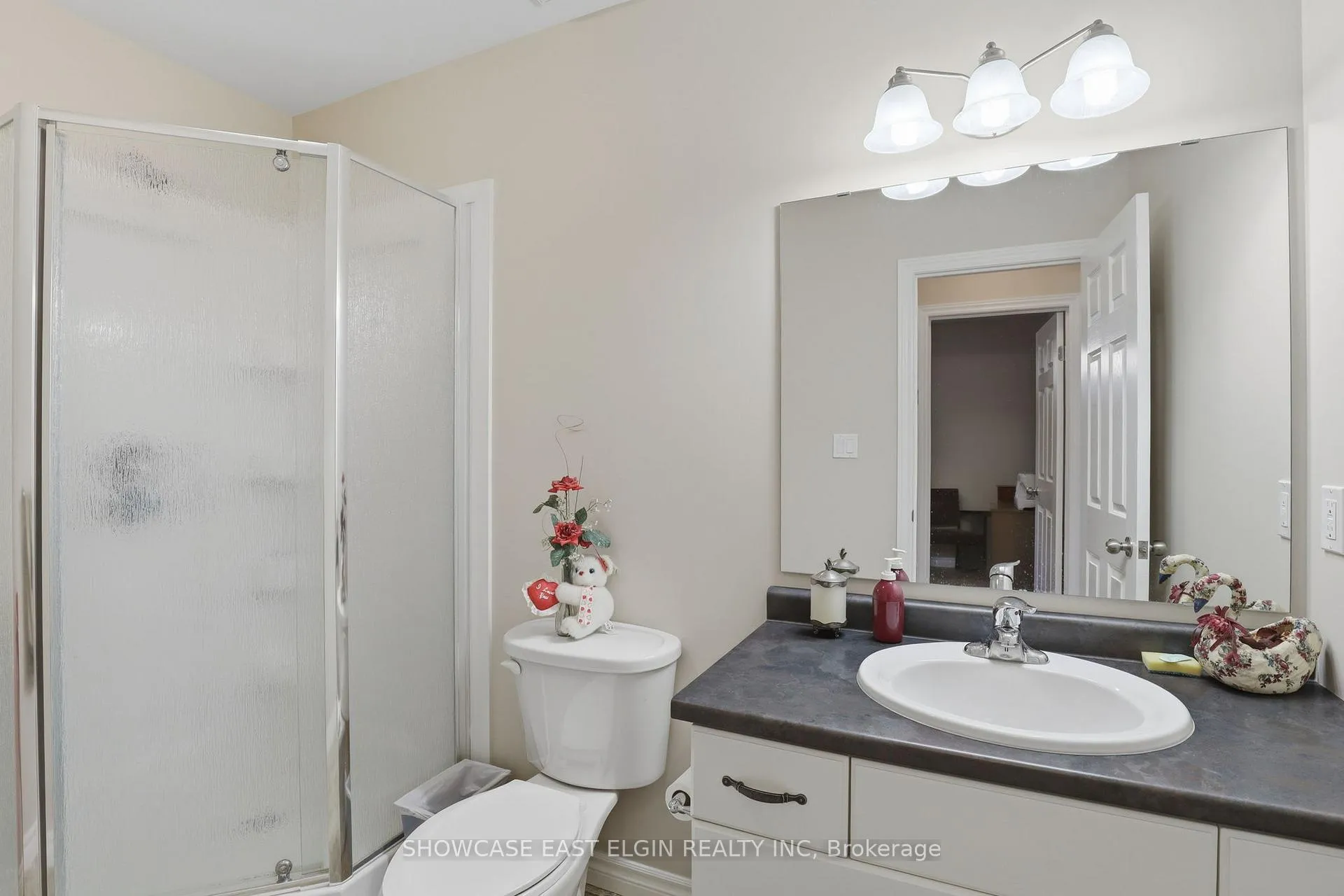 Photo 20 of 45 Treadwell Street, Aylmer — HOMEH