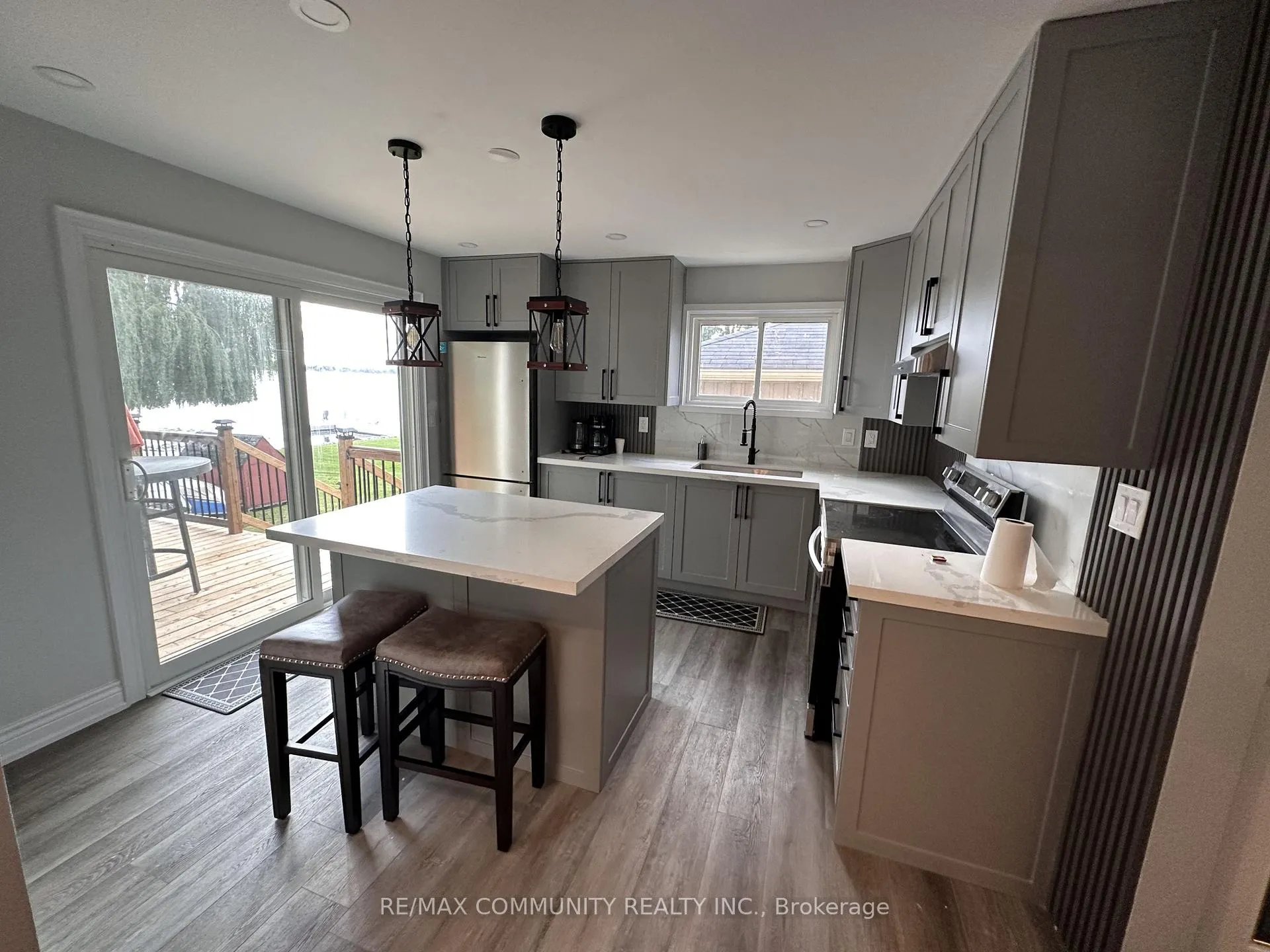 Photo 5 of 3 Hillside Drive, Kawartha Lakes, Mariposa — HOMEH
