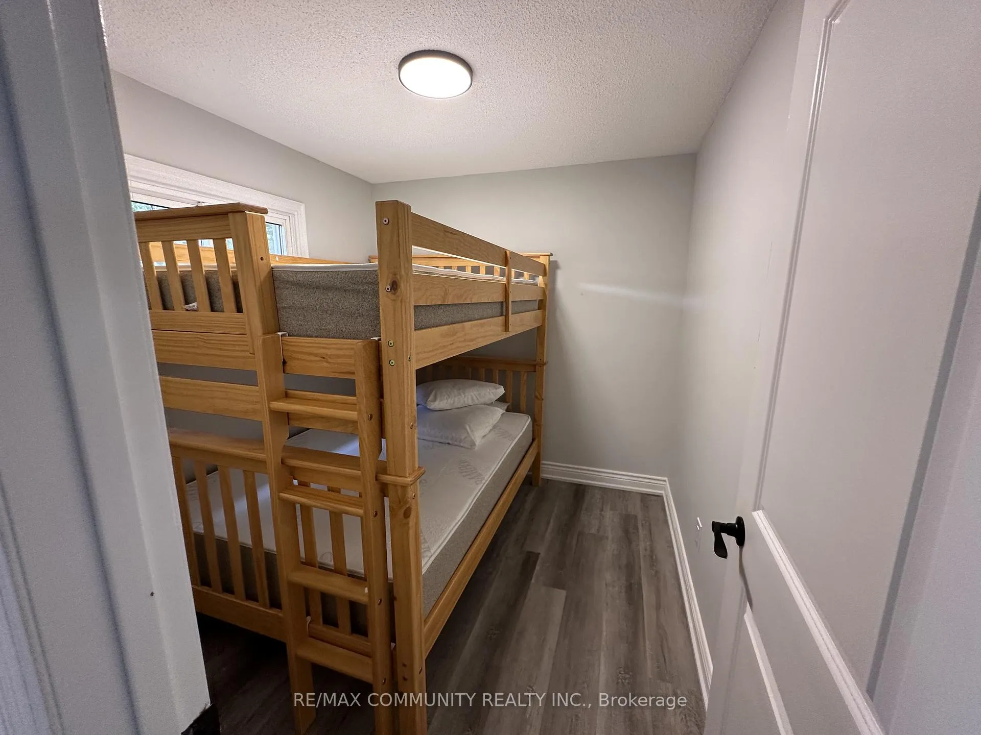 Photo 10 of 3 Hillside Drive, Kawartha Lakes, Mariposa — HOMEH