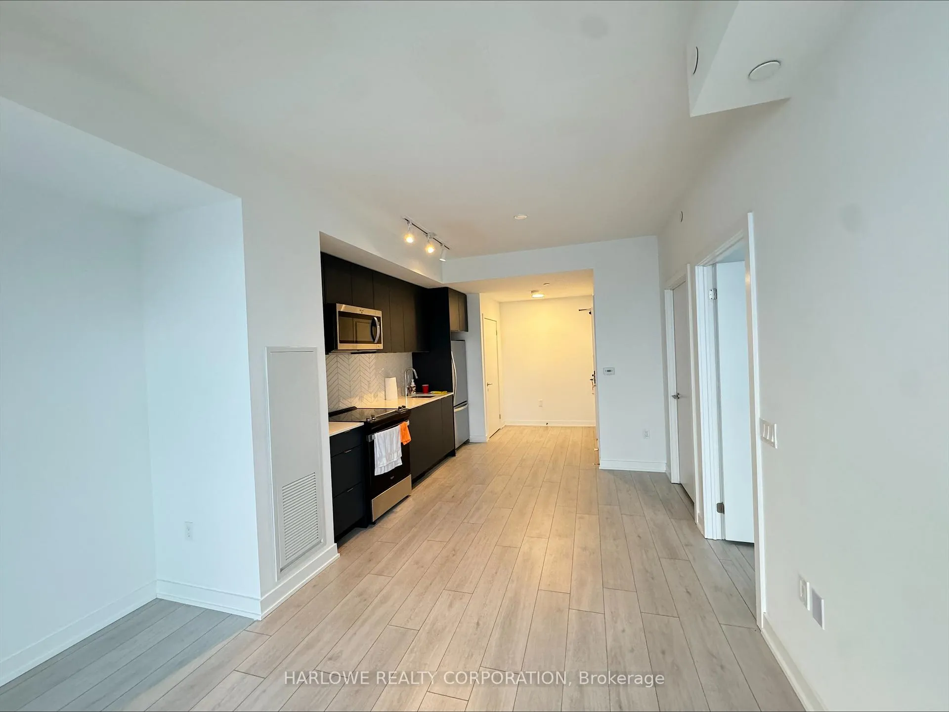 Photo 3 of Unit 805 A, 1606 Charles Street, Whitby, Port Whitby — HOMEH