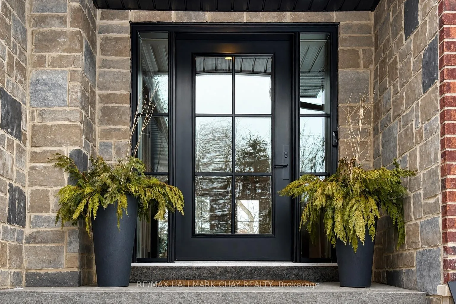Photo 2 of 32 Forest Hill Drive, Springwater, Midhurst — HOMEH