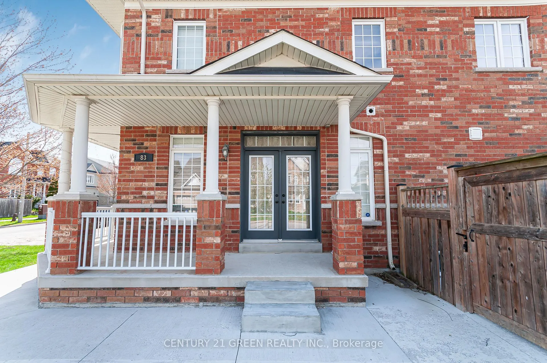 Photo 4 of 83 Diana Way, Barrie, Innis-Shore — HOMEH