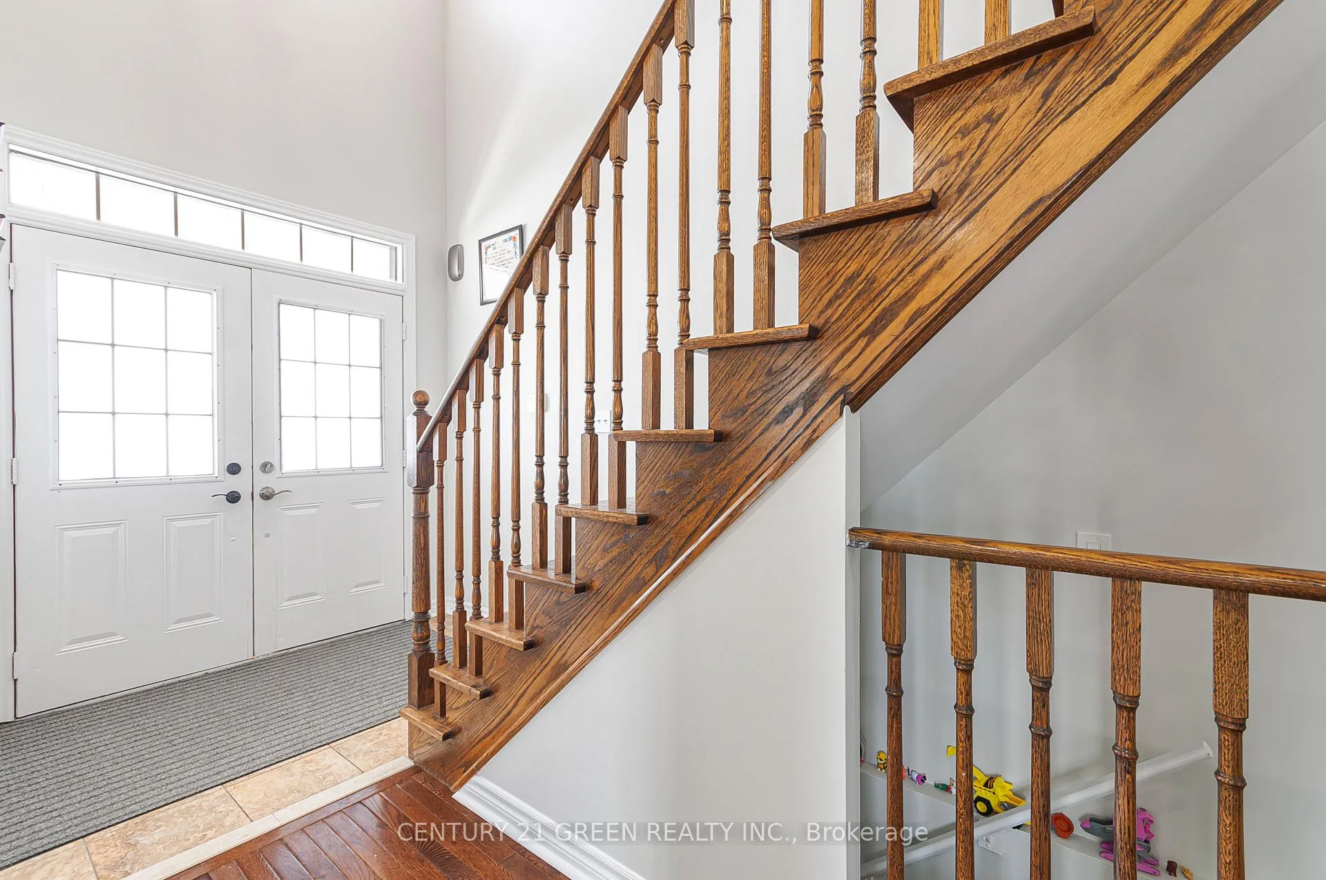 Photo 6 of 83 Diana Way, Barrie, Innis-Shore — HOMEH