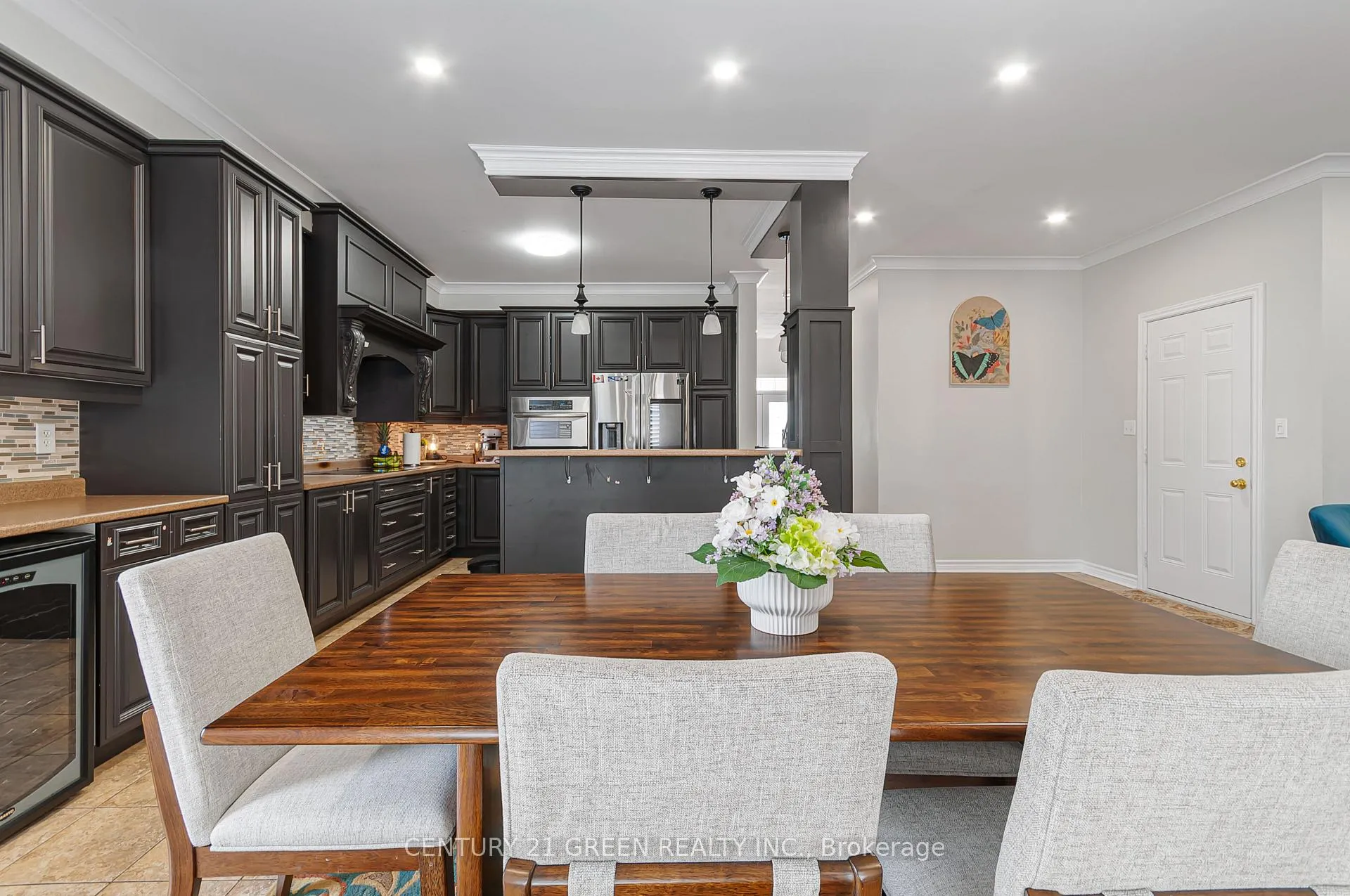 Photo 10 of 83 Diana Way, Barrie, Innis-Shore — HOMEH