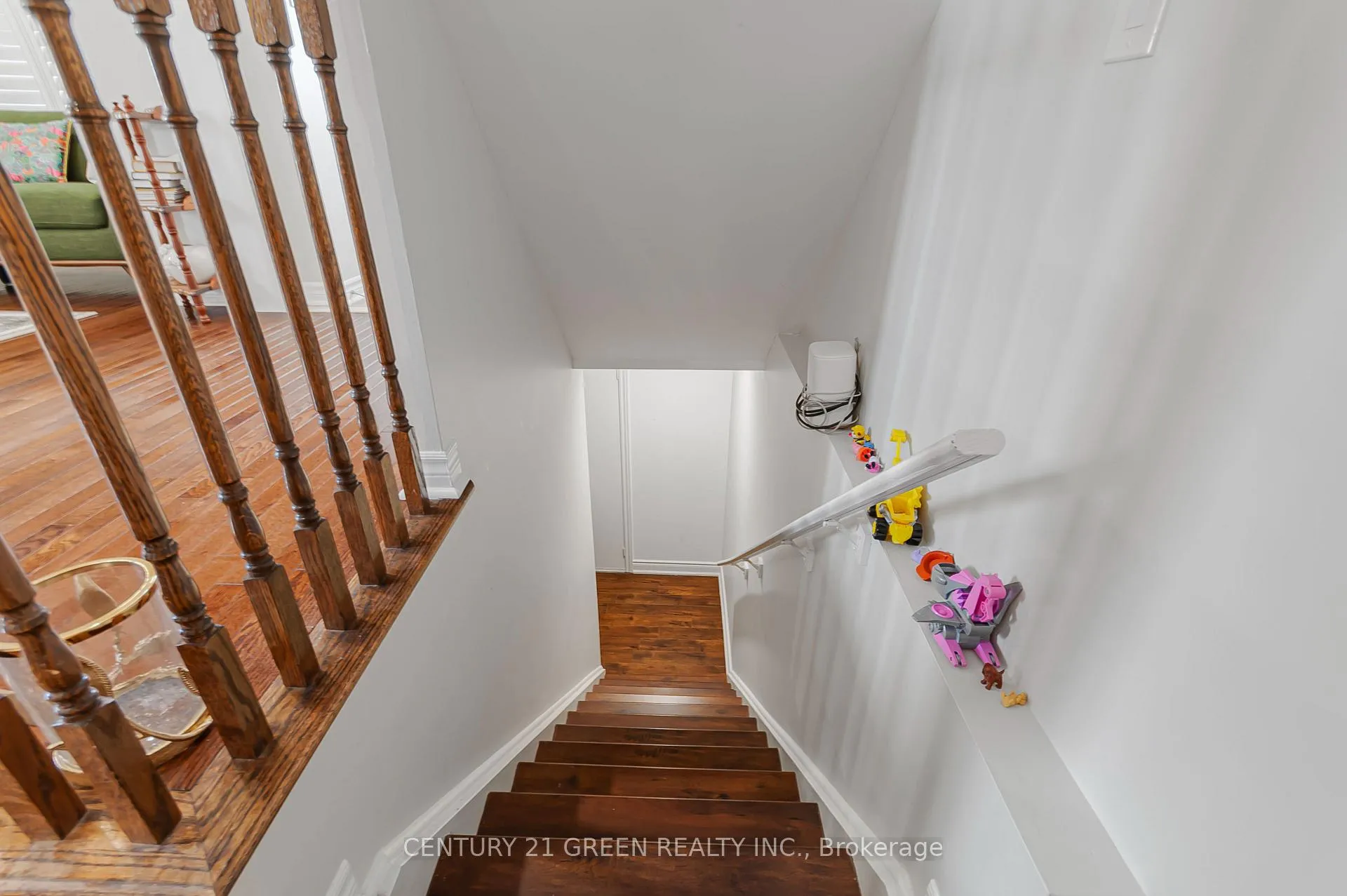 Photo 15 of 83 Diana Way, Barrie, Innis-Shore — HOMEH