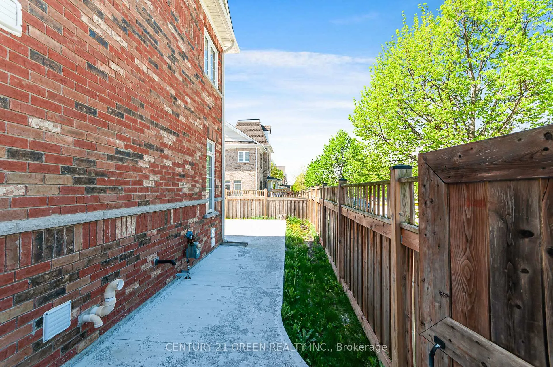 Photo 37 of 83 Diana Way, Barrie, Innis-Shore — HOMEH