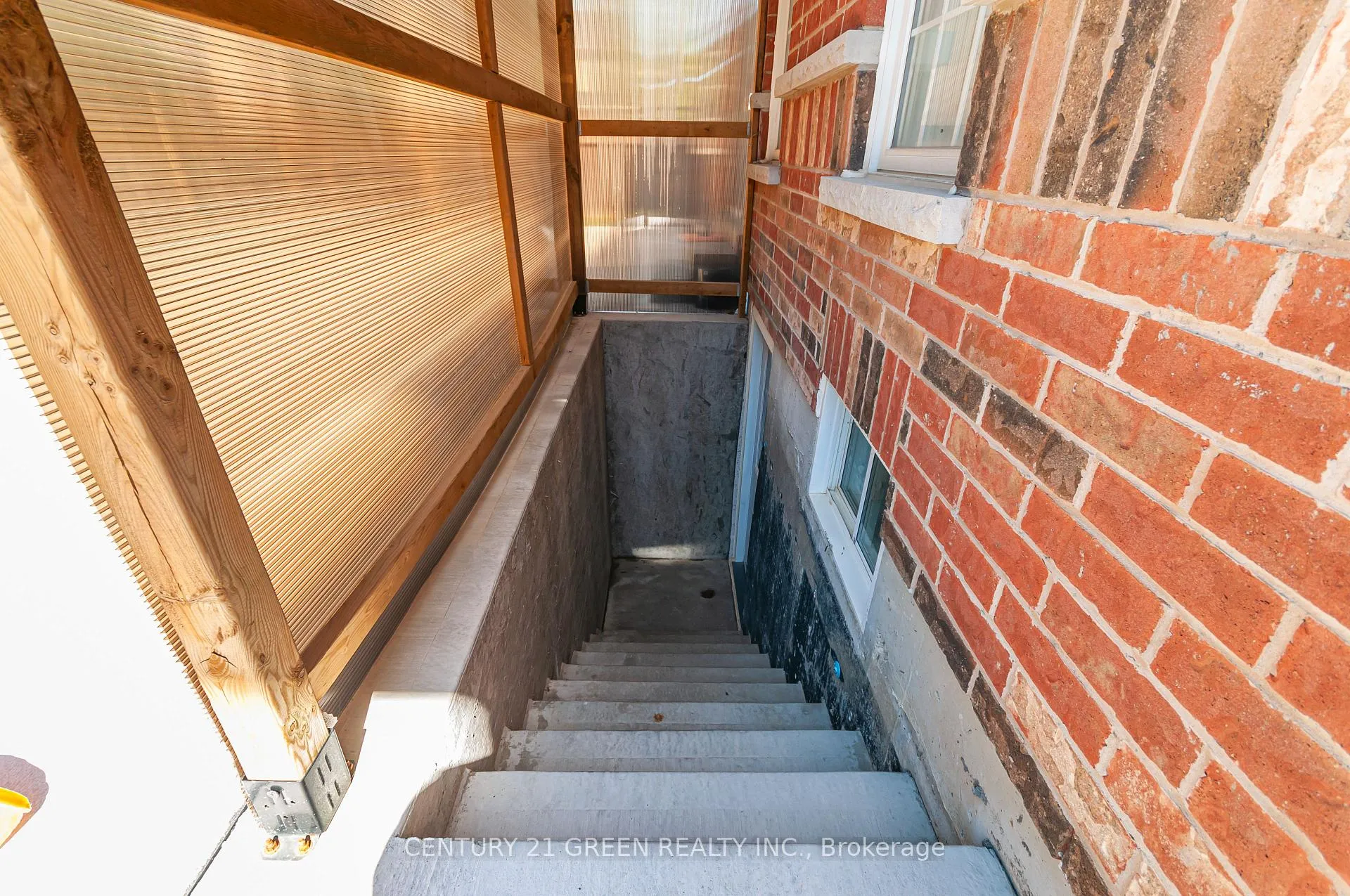 Photo 38 of 83 Diana Way, Barrie, Innis-Shore — HOMEH