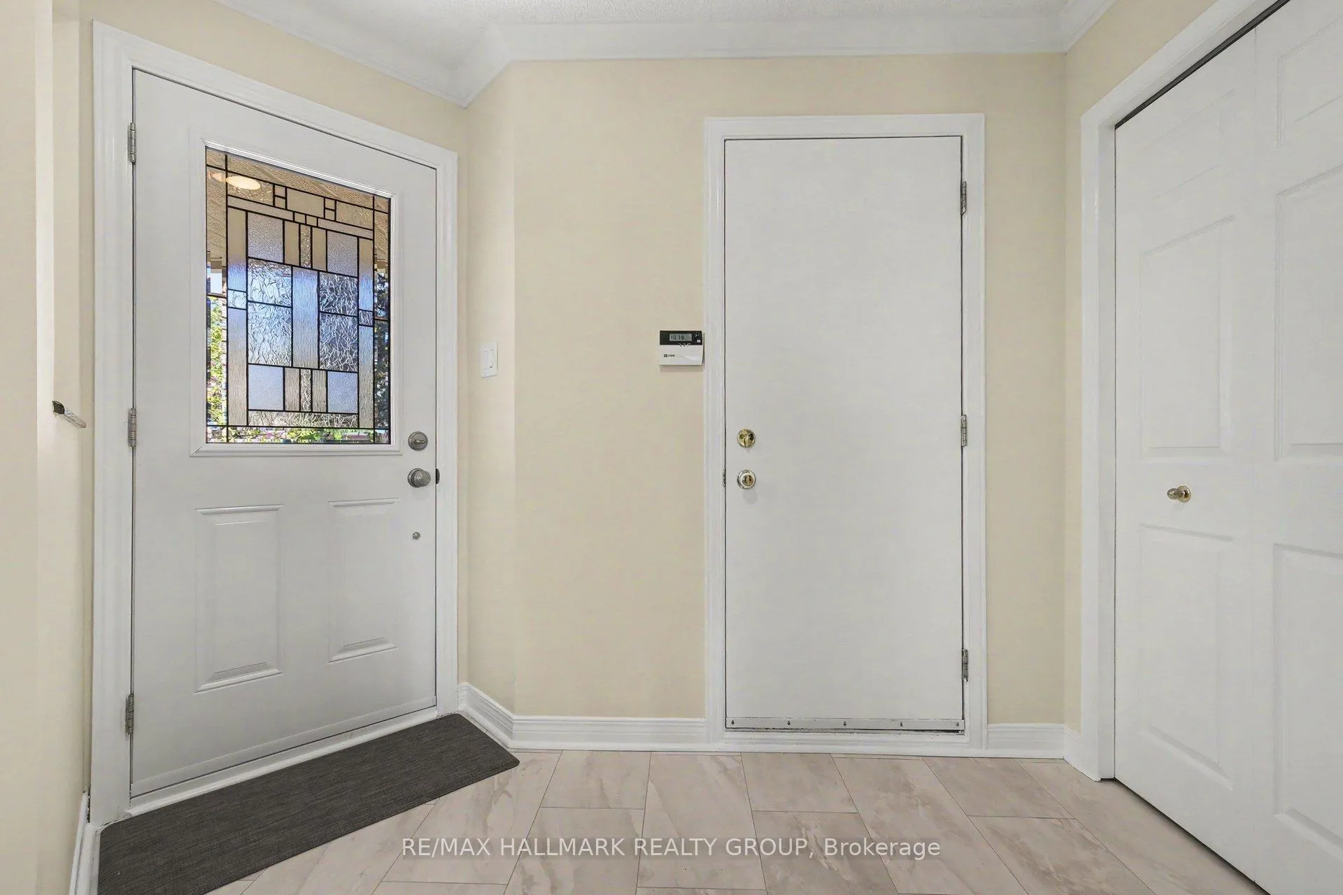 Photo 4 of 176 Hunterswood Crescent, Ottawa, Hunt Club Park — HOMEH
