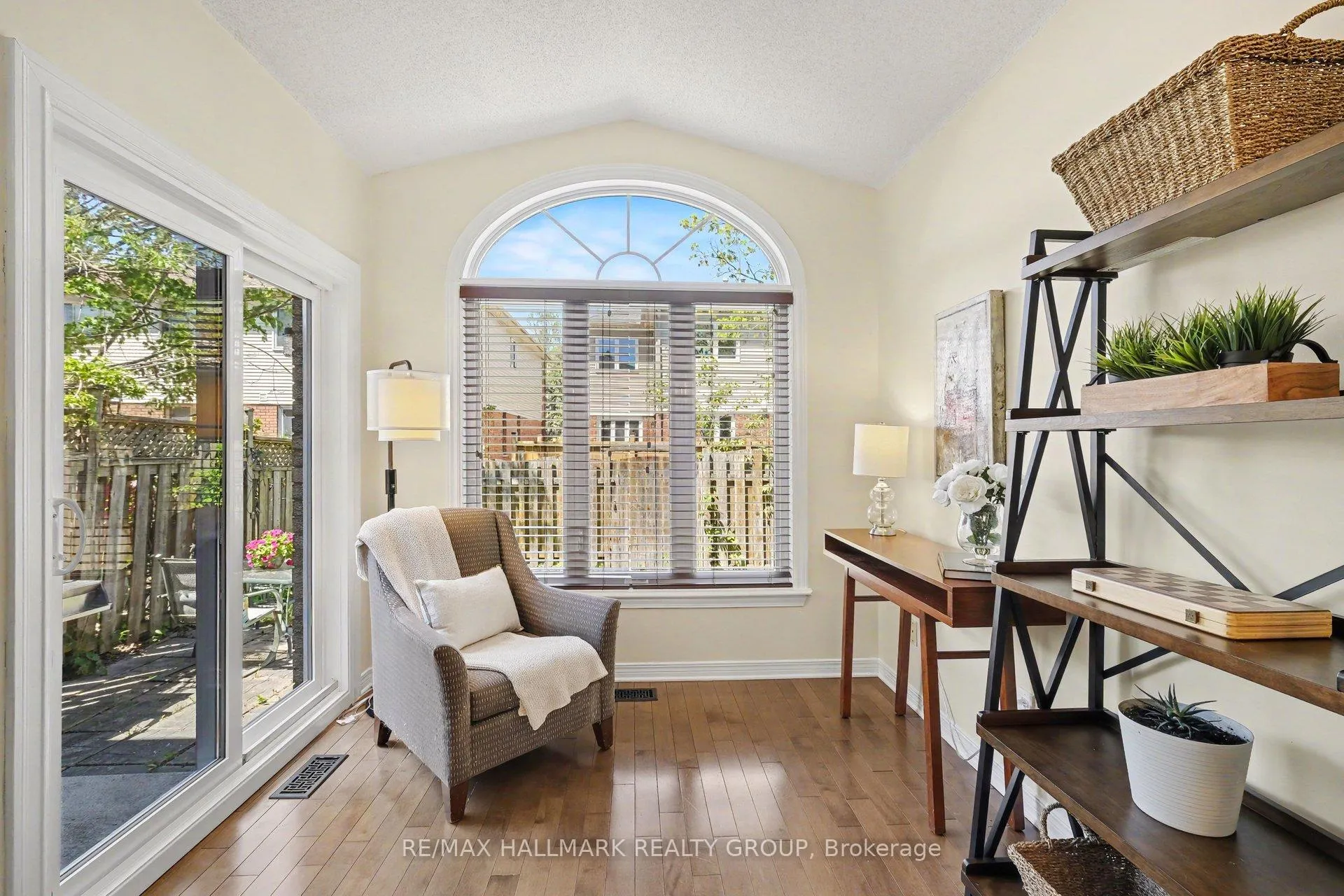 Photo 11 of 176 Hunterswood Crescent, Ottawa, Hunt Club Park — HOMEH