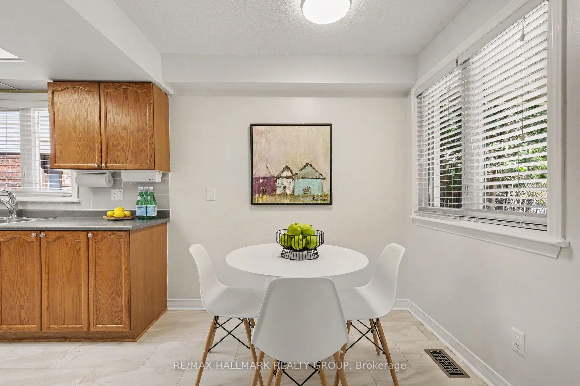 Photo 15 of 176 Hunterswood Crescent, Ottawa, Hunt Club Park — HOMEH