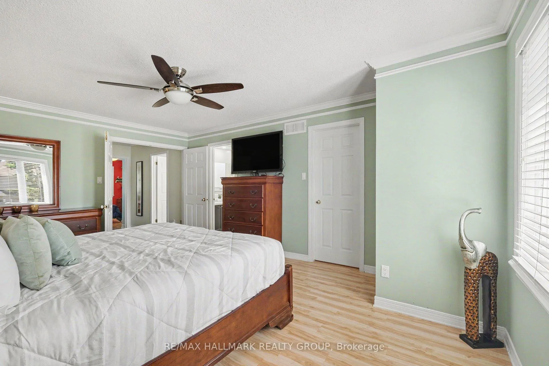 Photo 20 of 176 Hunterswood Crescent, Ottawa, Hunt Club Park — HOMEH