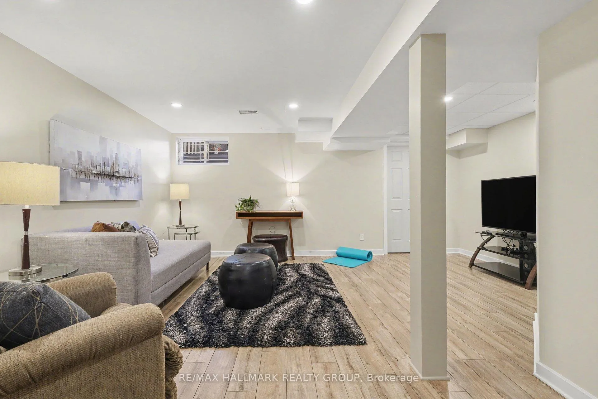 Photo 25 of 176 Hunterswood Crescent, Ottawa, Hunt Club Park — HOMEH
