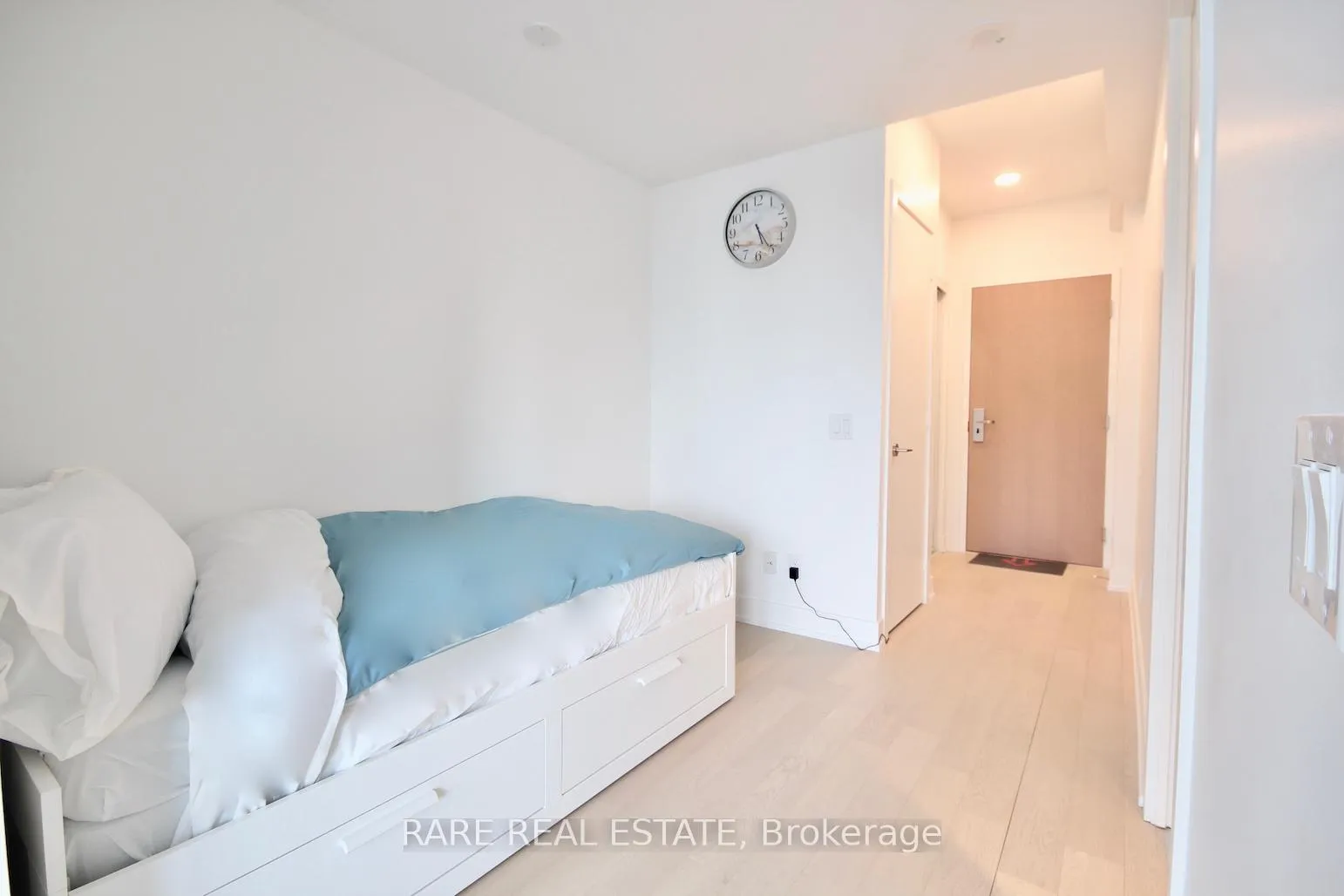 Photo 5 of Unit 2108, 7 Grenville Street, Toronto, Bay Street Corridor — HOMEH