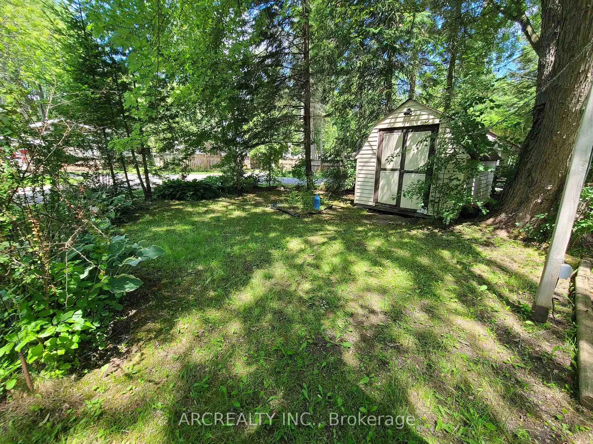 Photo 13 of 105 Horseshoe Circle, Georgina, Pefferlaw — HOMEH
