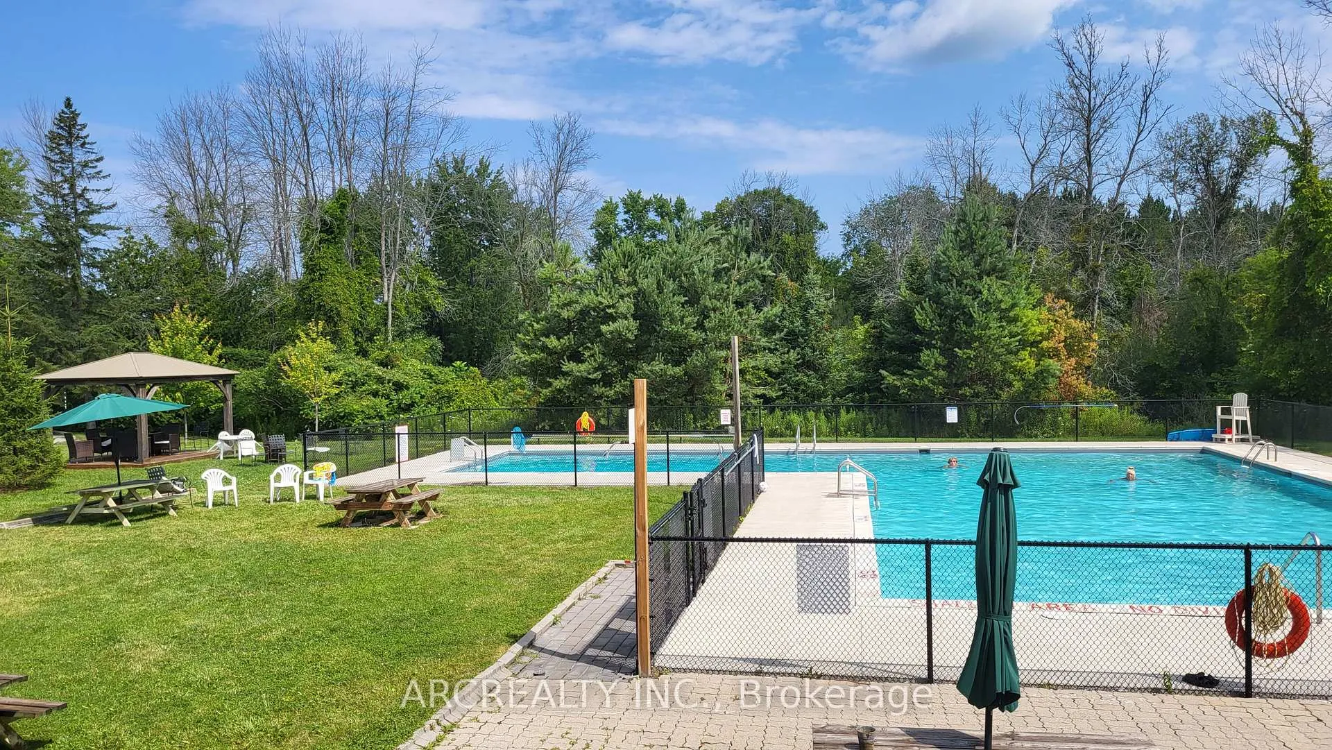 Photo 15 of 105 Horseshoe Circle, Georgina, Pefferlaw — HOMEH