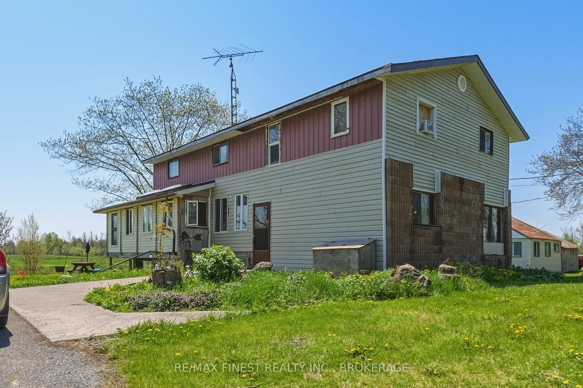 Photo 9 of 602 Caton Road, Loyalist, Lennox and Addington - South — HOMEH
