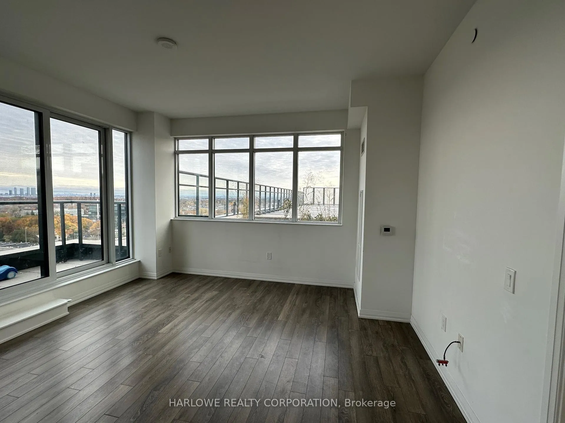 Photo 3 of Unit 911, 99 Eagle Rock Way, Vaughan, Rural Vaughan — HOMEH