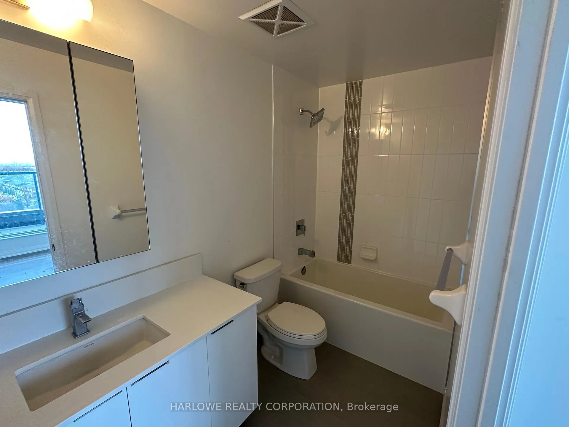 Photo 9 of Unit 911, 99 Eagle Rock Way, Vaughan, Rural Vaughan — HOMEH