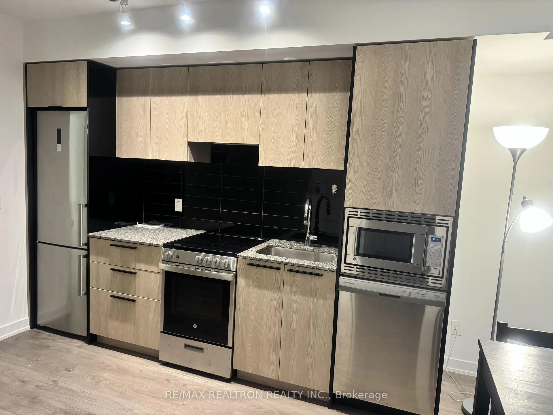 Photo 6 of Unit 1903, 501 Yonge Street, Toronto, Church-Yonge Corridor — HOMEH