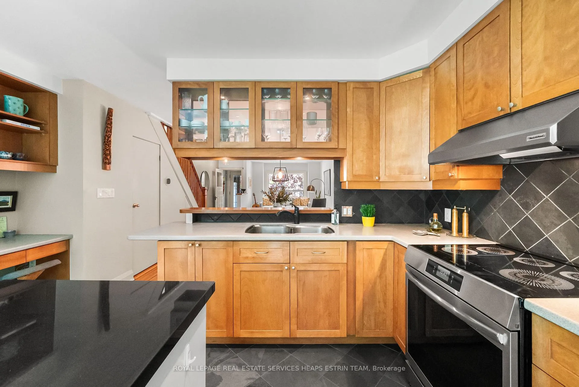 Photo 9 of 441 St Clair Avenue E, Toronto, Rosedale-Moore Park — HOMEH