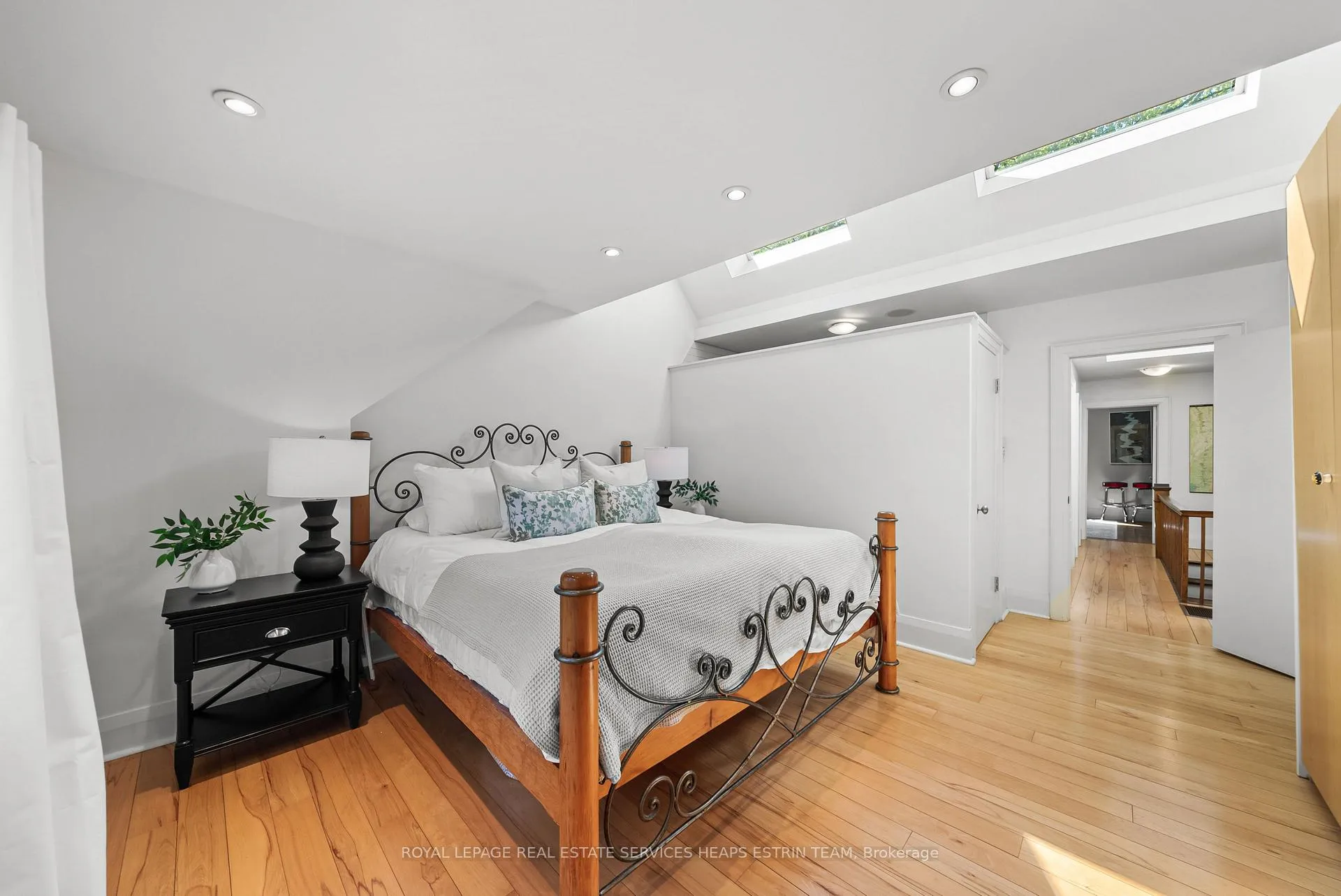 Photo 16 of 441 St Clair Avenue E, Toronto, Rosedale-Moore Park — HOMEH
