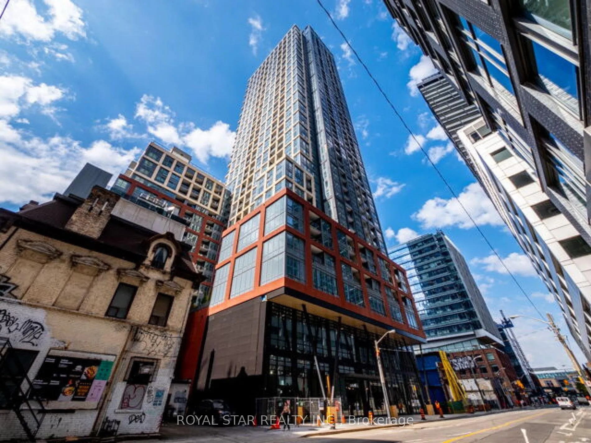 Front of Unit 518, 108 Peter Street