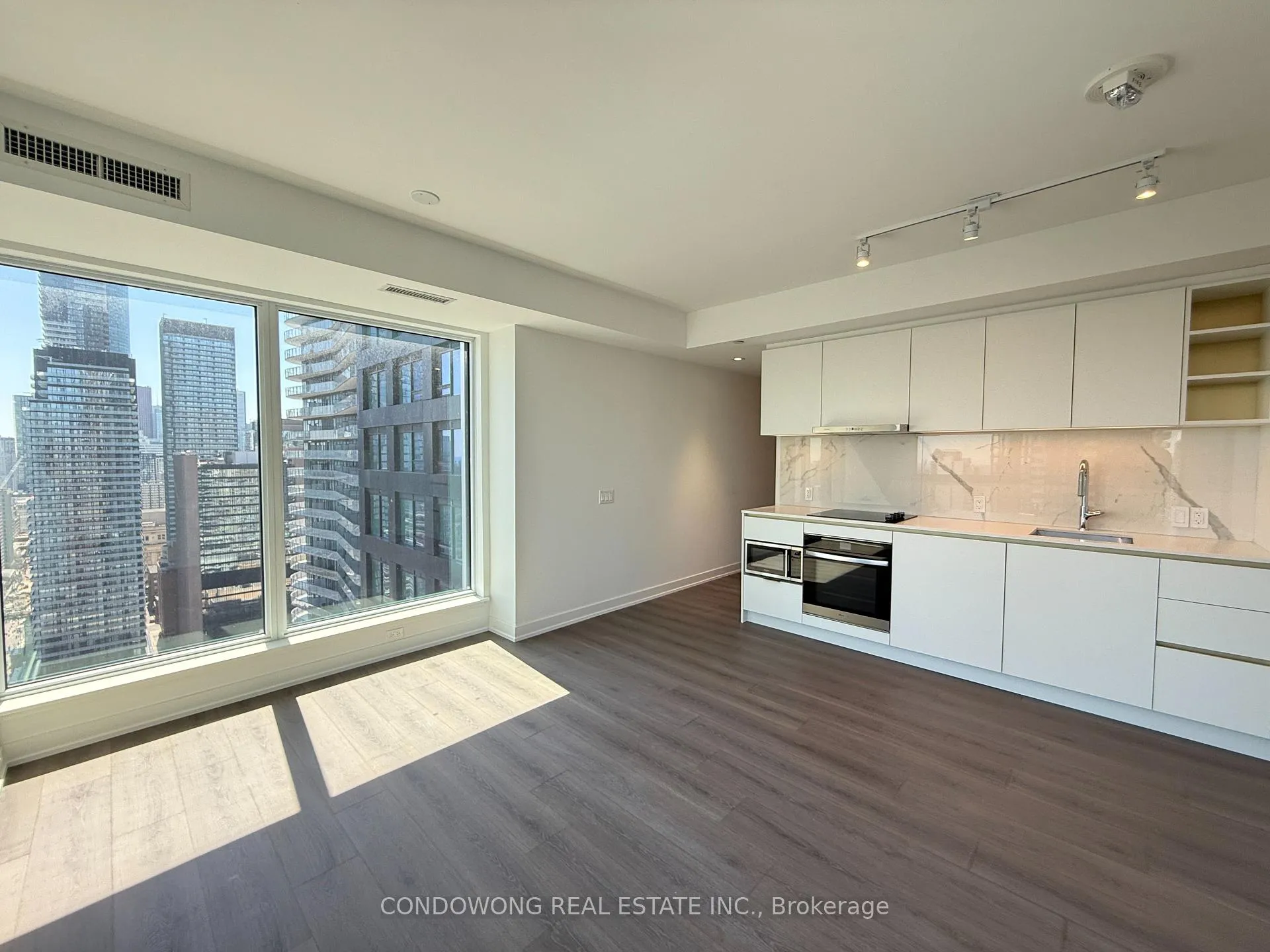 Front of Unit 3309, 8 Wellesley Street W