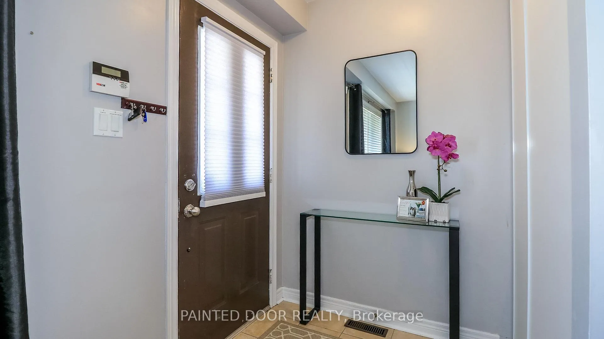 Photo 3 of 116 Thrushwood Drive, Barrie, 400 West — HOMEH