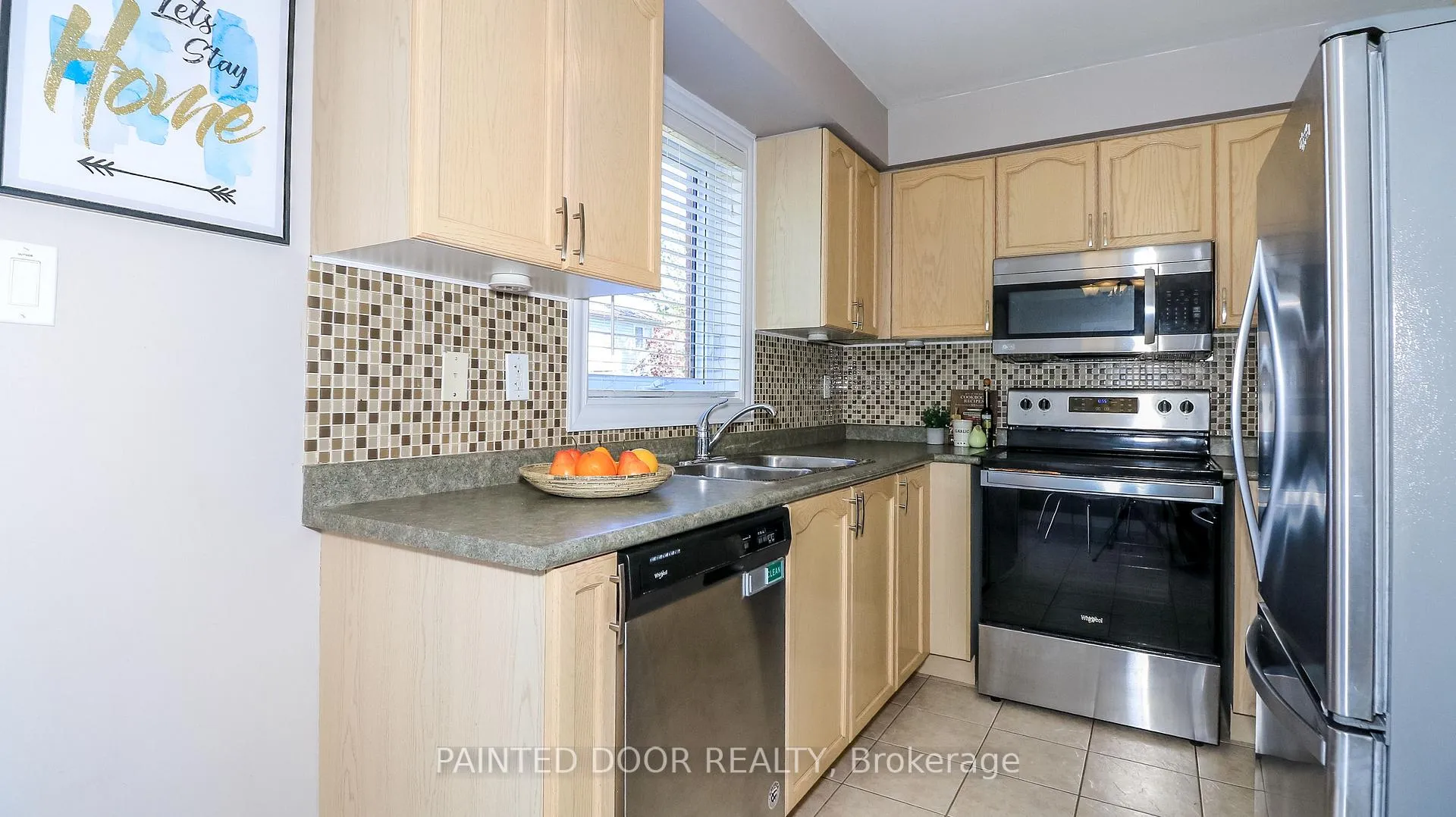 Photo 8 of 116 Thrushwood Drive, Barrie, 400 West — HOMEH