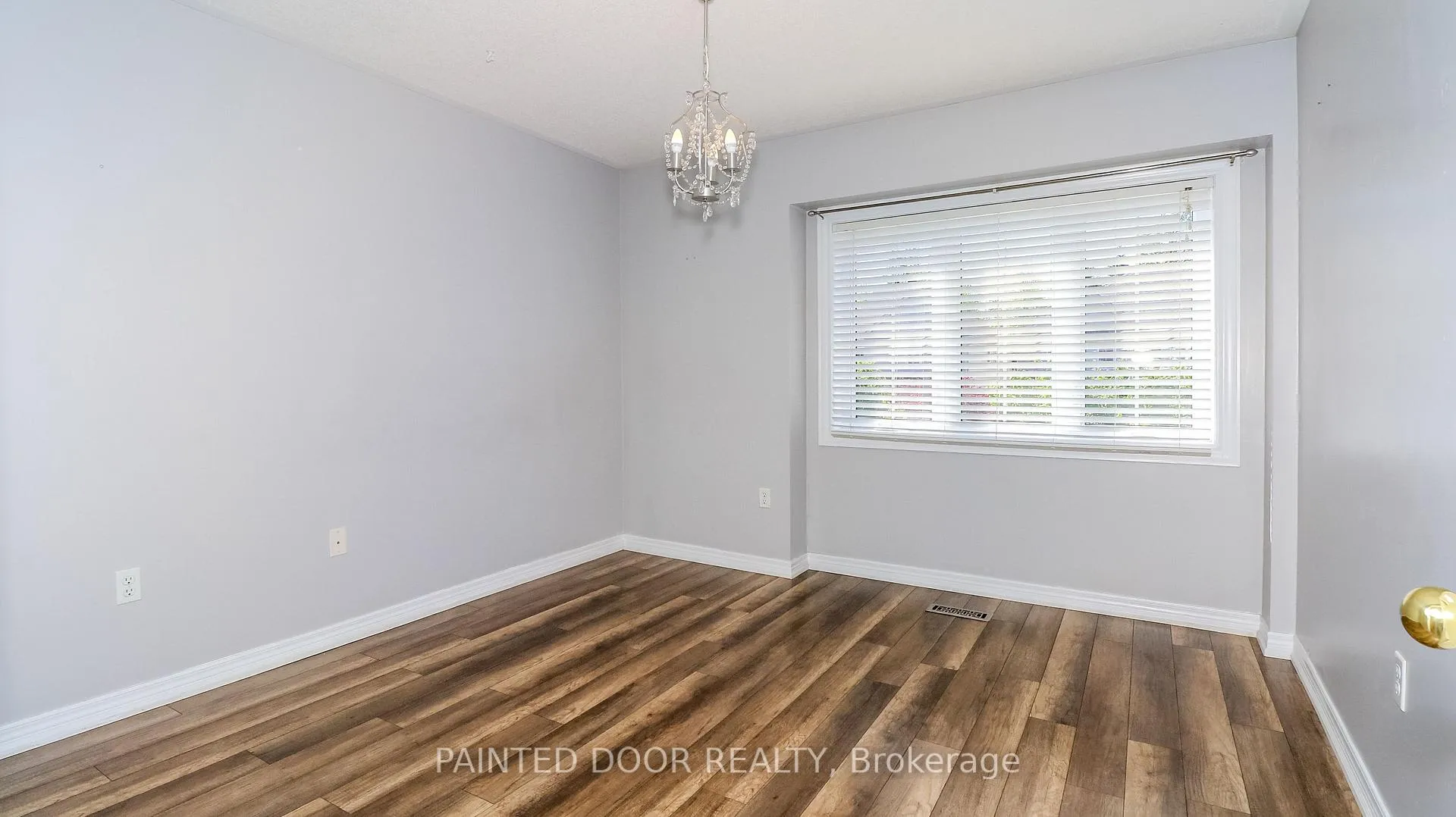 Photo 15 of 116 Thrushwood Drive, Barrie, 400 West — HOMEH