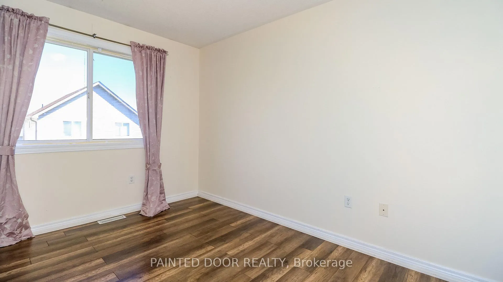 Photo 18 of 116 Thrushwood Drive, Barrie, 400 West — HOMEH