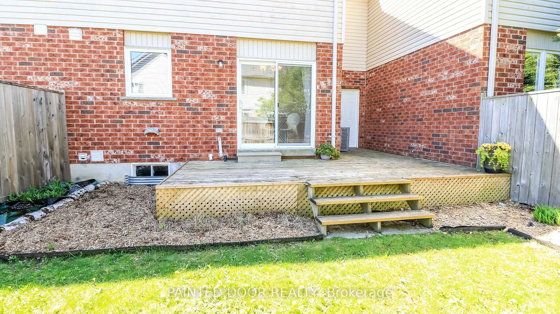 Photo 21 of 116 Thrushwood Drive, Barrie, 400 West — HOMEH