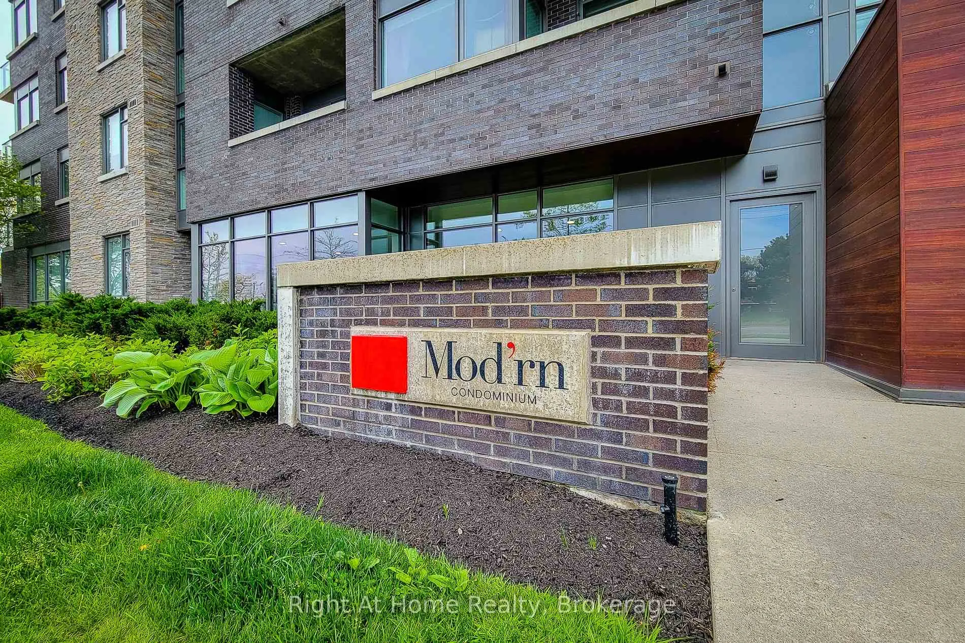 Front of Unit 318, 1284 Guelph Line