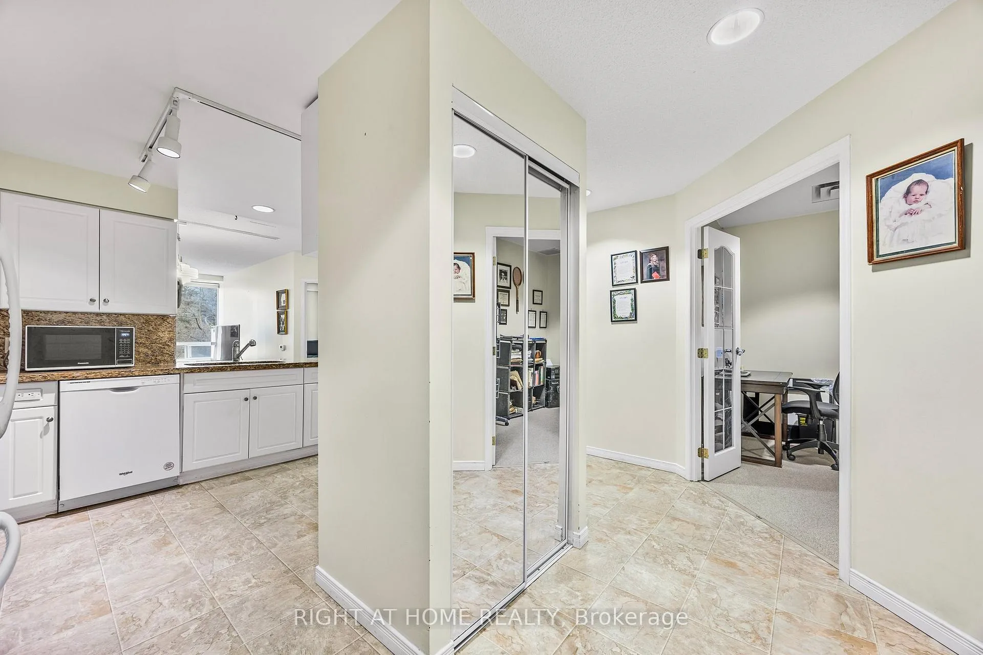 Photo 3 of Unit 53, 74 Ross Street, Barrie, Queen's Park — HOMEH