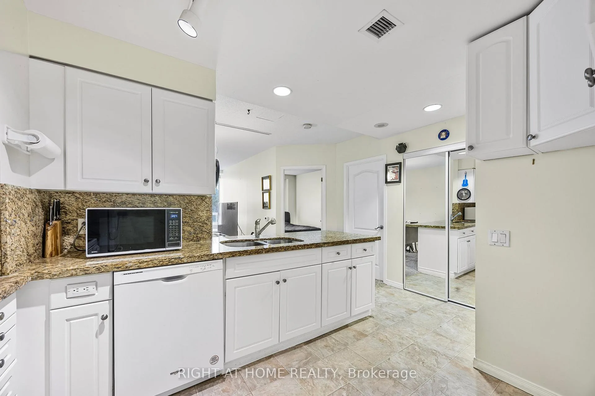 Photo 4 of Unit 53, 74 Ross Street, Barrie, Queen's Park — HOMEH