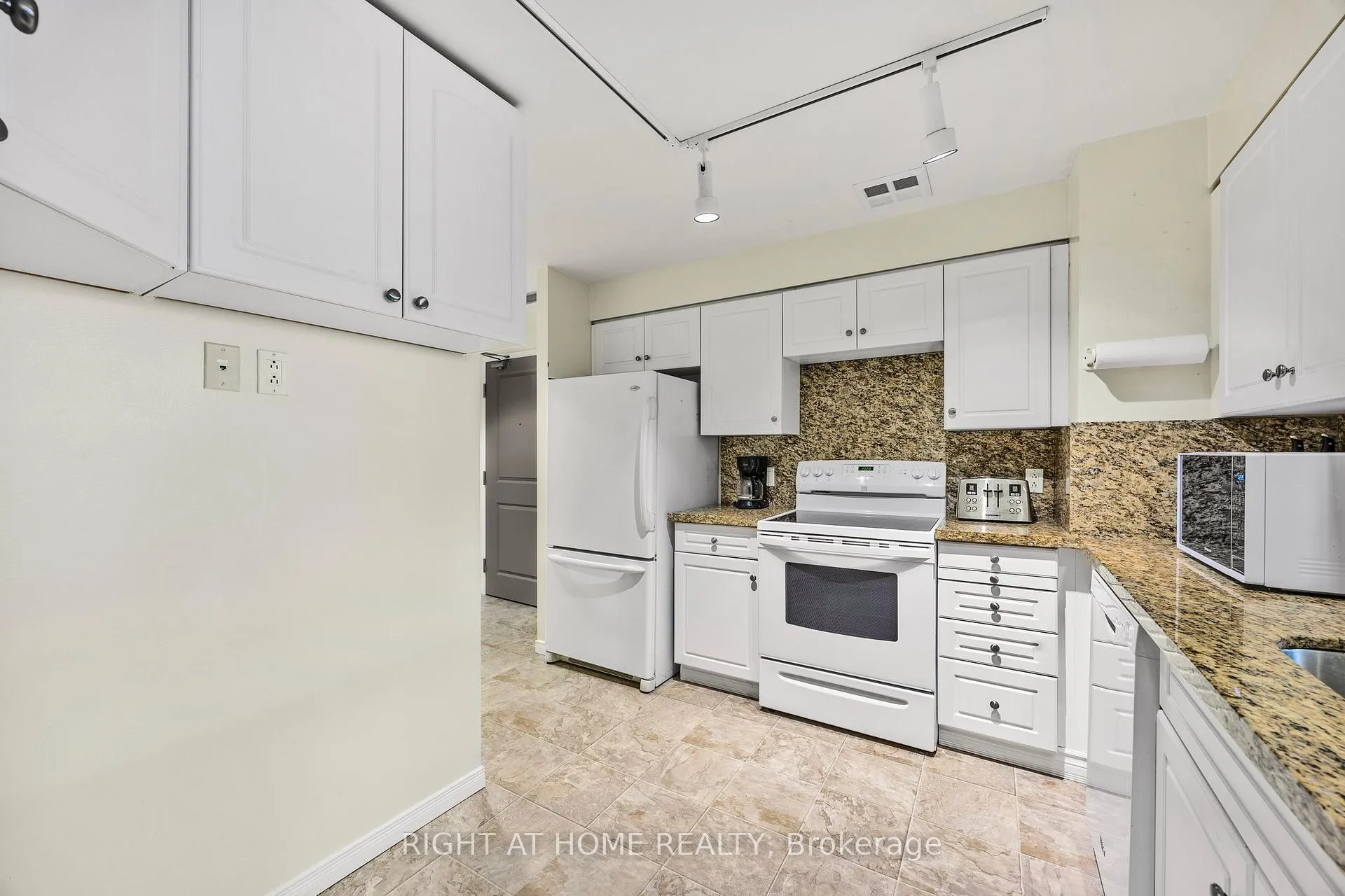 Photo 6 of Unit 53, 74 Ross Street, Barrie, Queen's Park — HOMEH