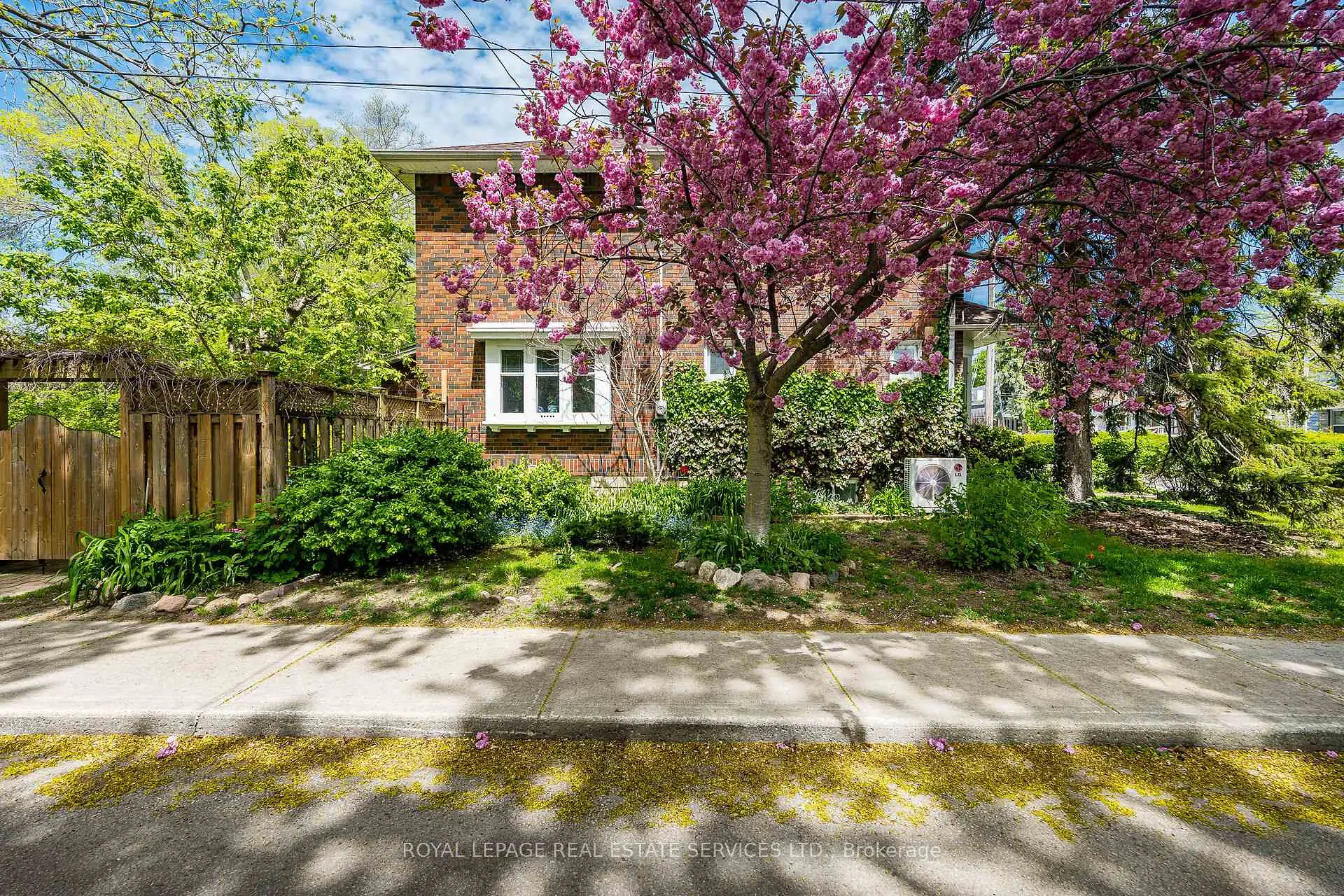 Photo 39 of 74 Sixth Street, Etobicoke, New Toronto — HOMEH