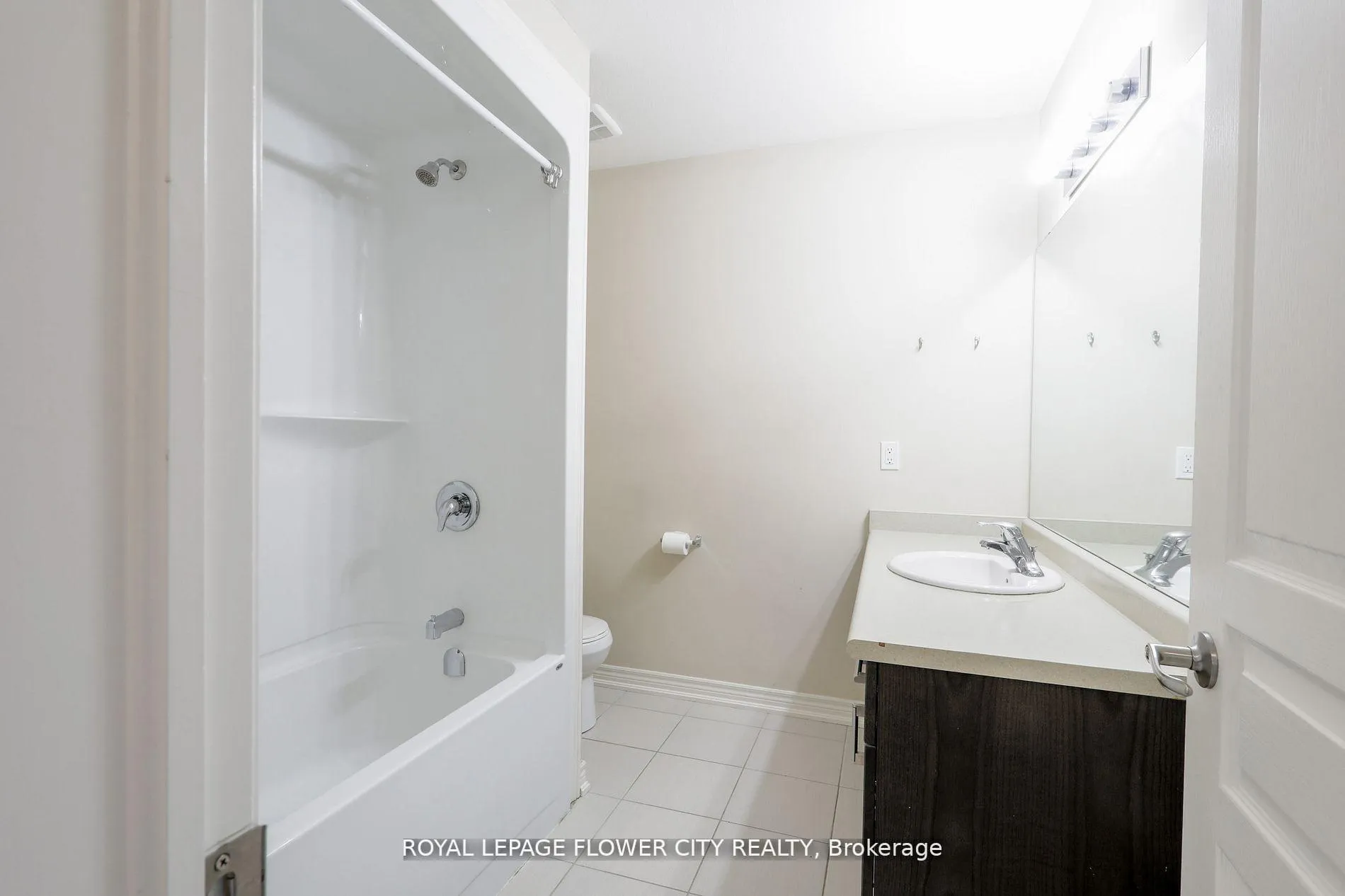 Photo 20 of 146 Winterberry Boulevard, Thorold, Confederation Heights — HOMEH