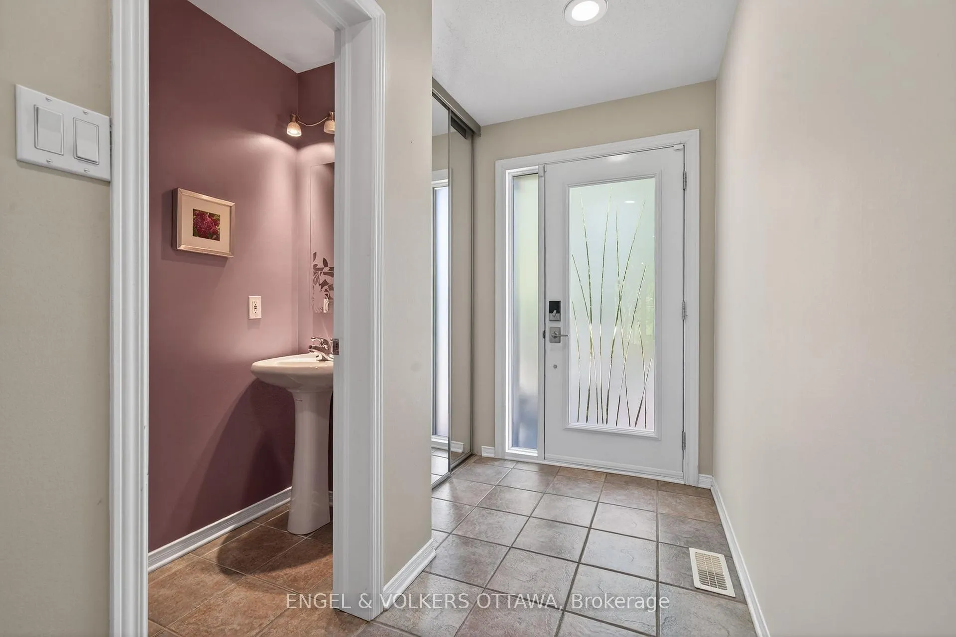 Photo 3 of 27 Briarway Private, Ottawa, Westboro North — HOMEH
