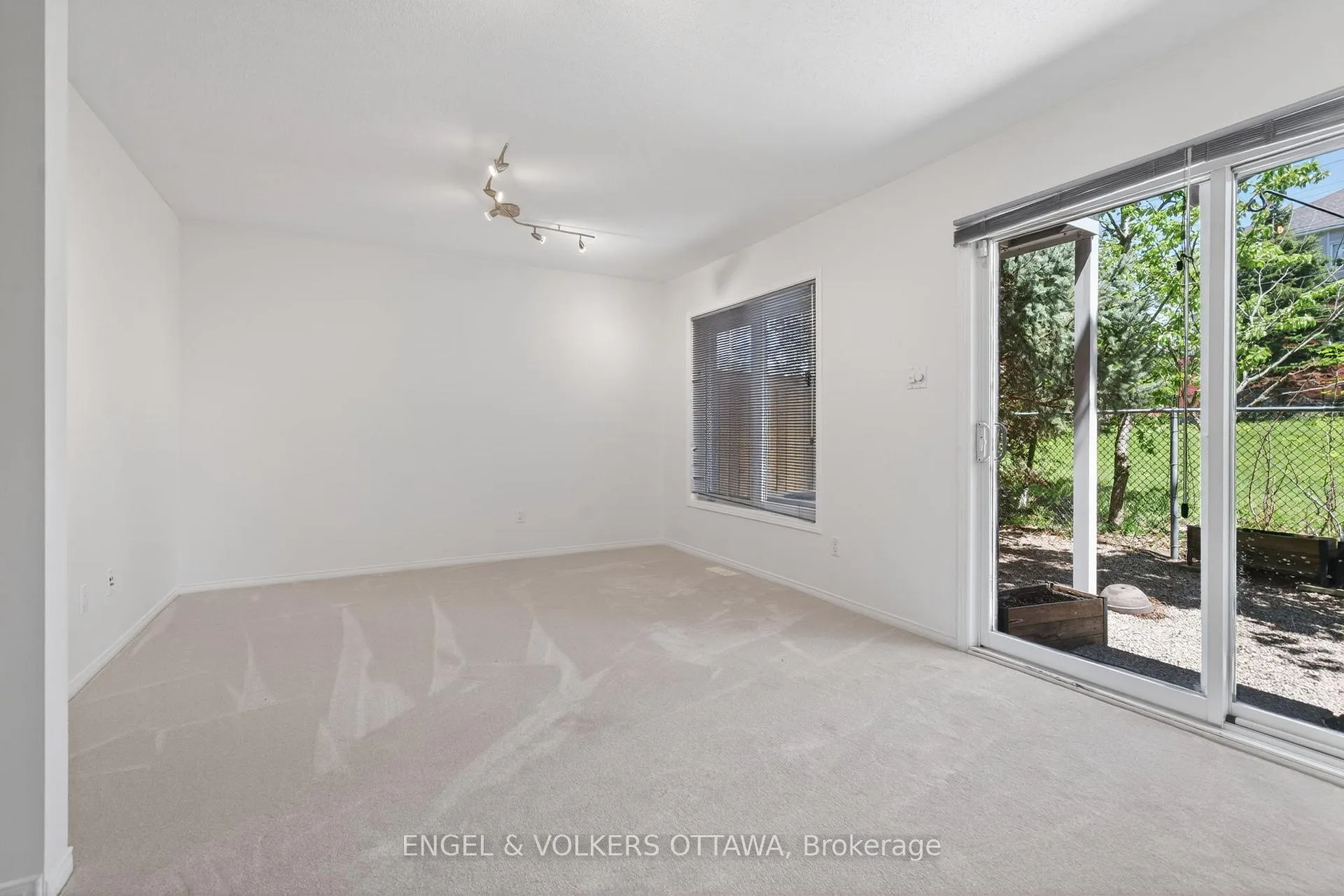 Photo 6 of 27 Briarway Private, Ottawa, Westboro North — HOMEH
