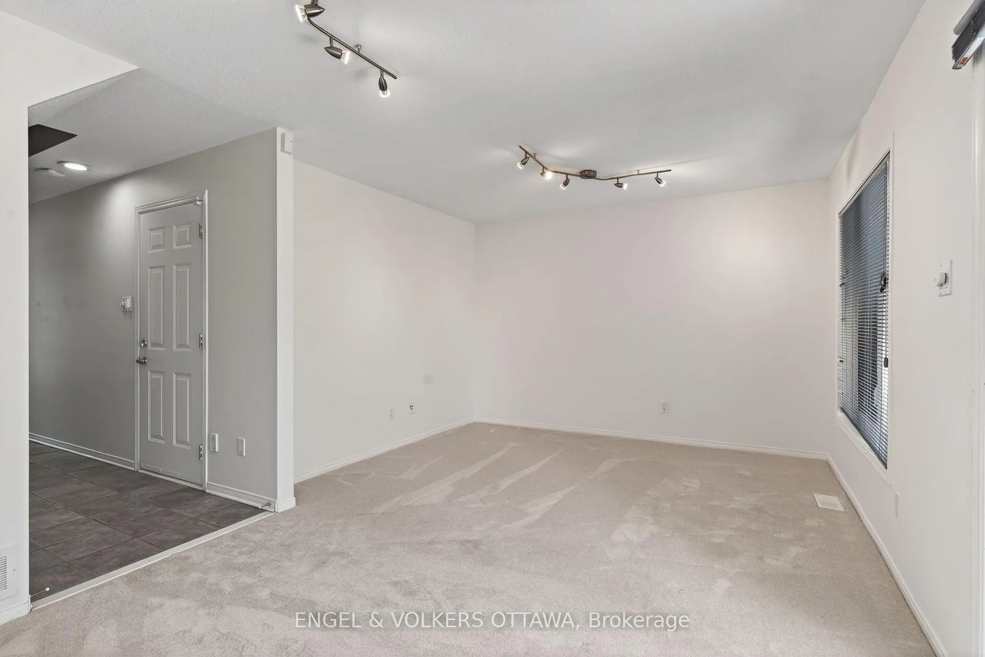 Photo 7 of 27 Briarway Private, Ottawa, Westboro North — HOMEH