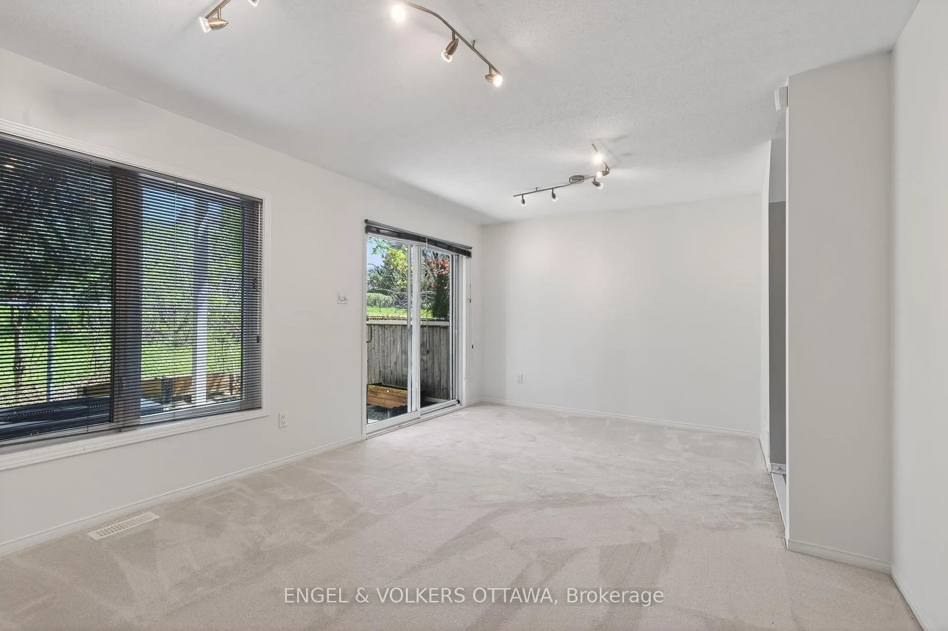 Photo 8 of 27 Briarway Private, Ottawa, Westboro North — HOMEH