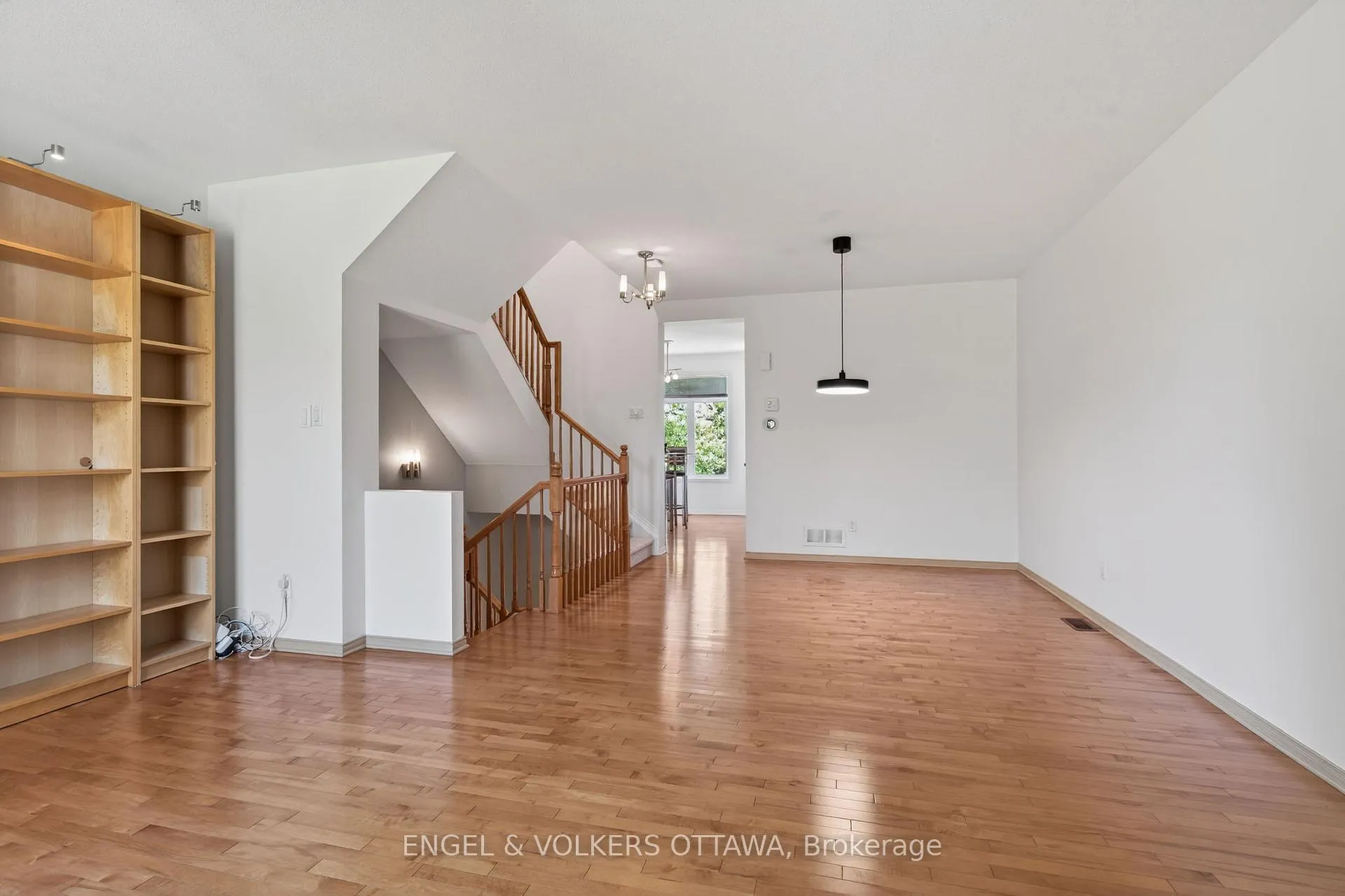Photo 11 of 27 Briarway Private, Ottawa, Westboro North — HOMEH